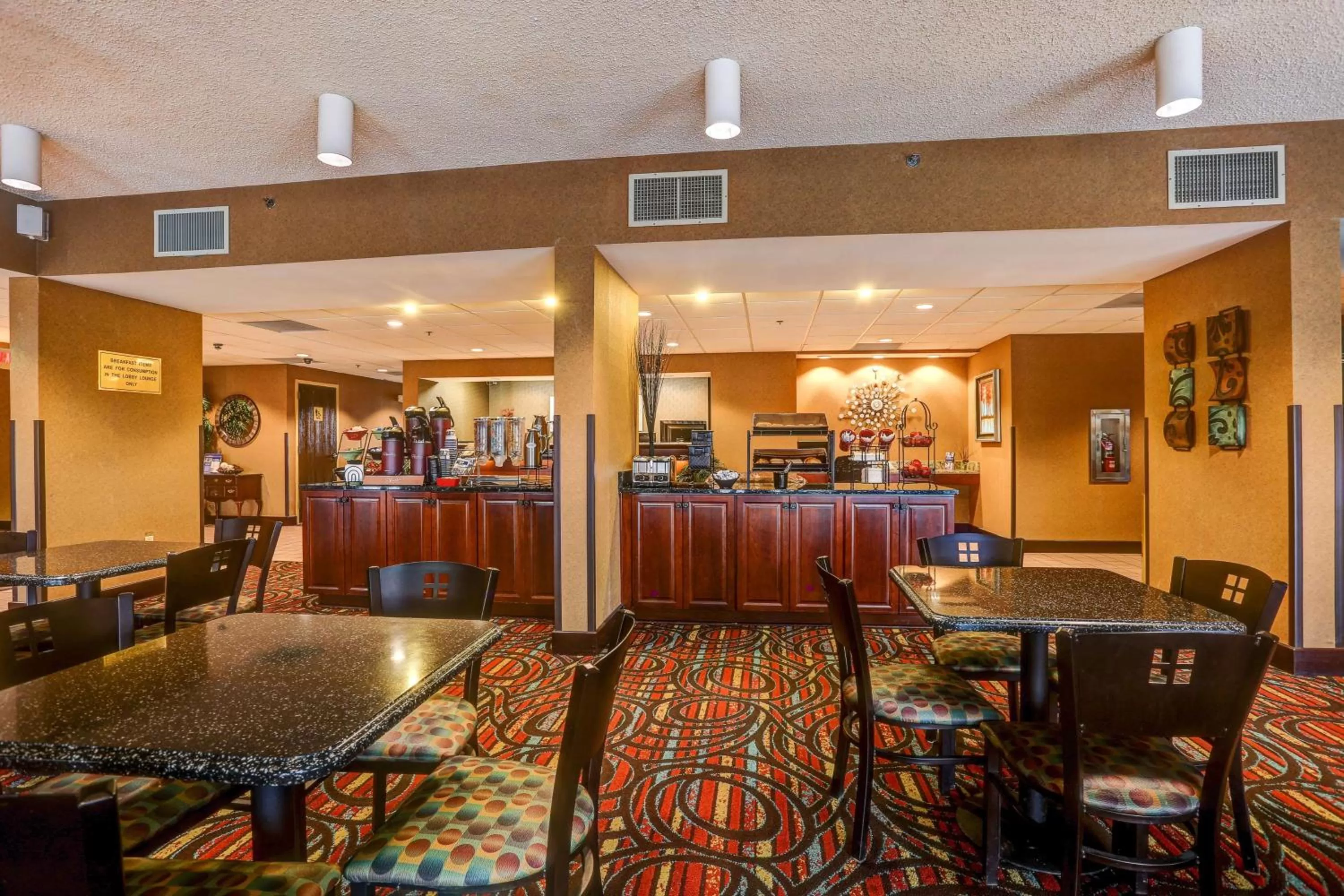 Restaurant/places to eat in SureStay Hotel by Best Western Robinsonville Tunica