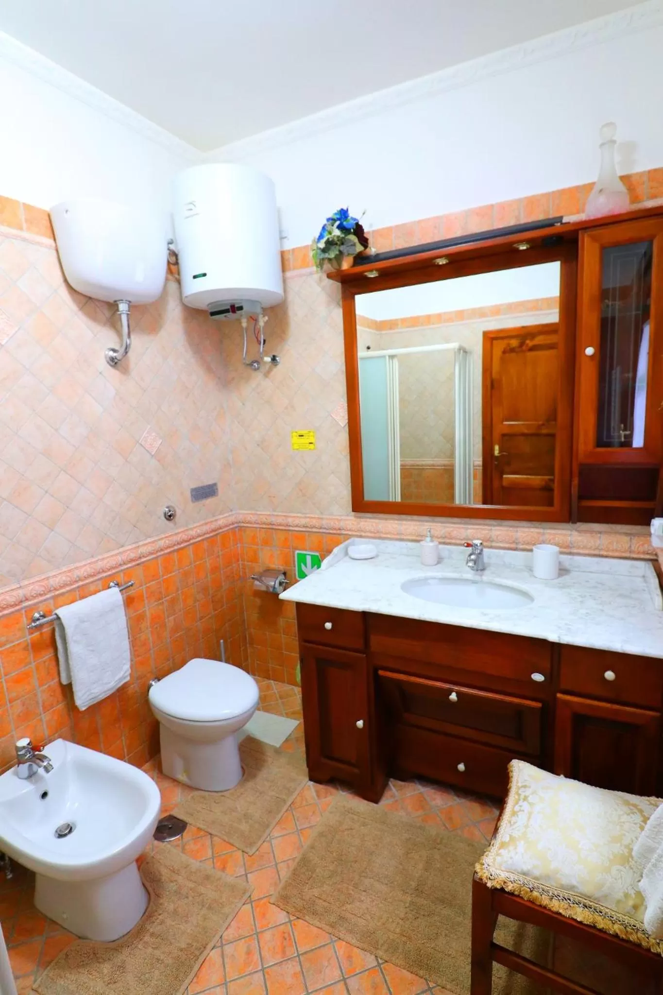 Toilet in La Maison de Titty & Margherita