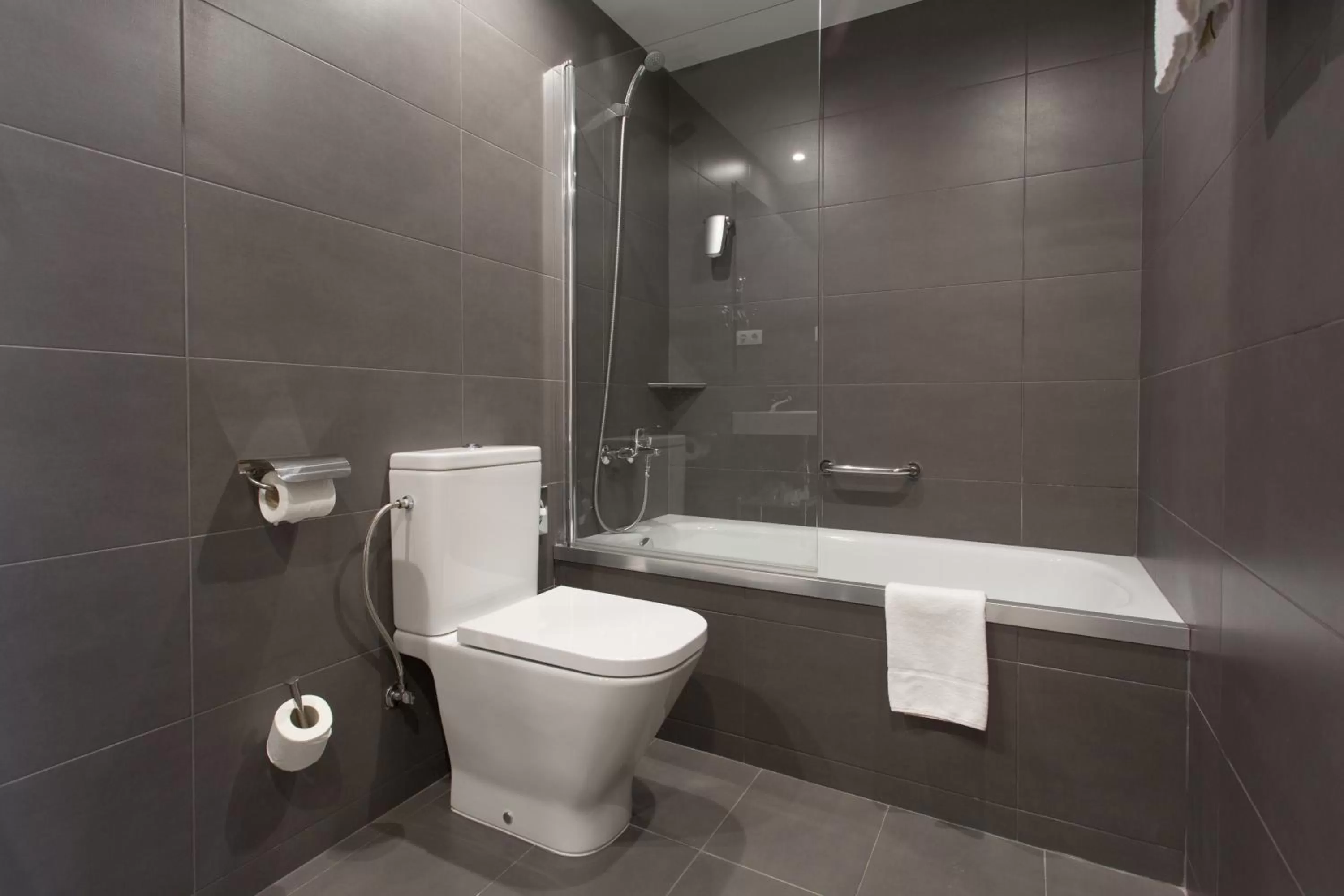 Toilet in BYPILLOW Mothern