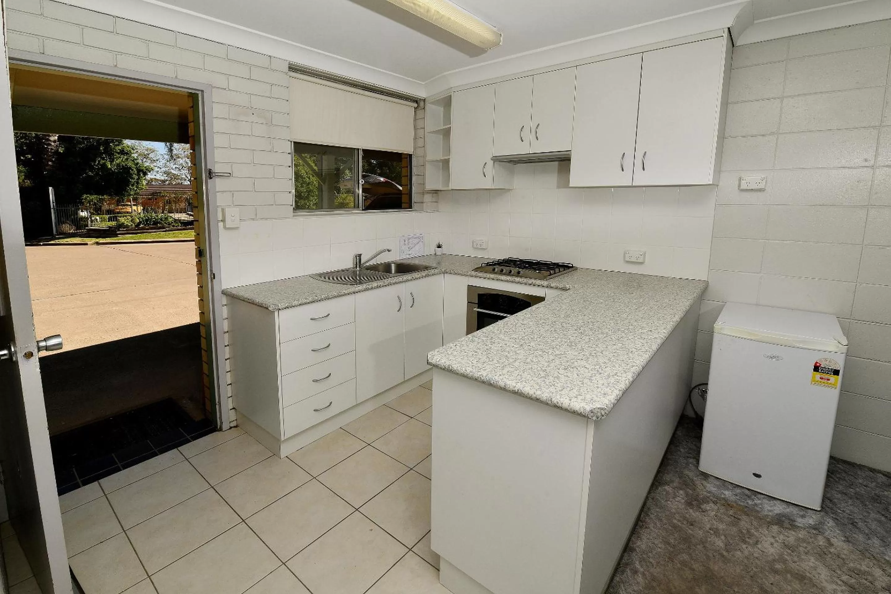 Kitchen or kitchenette in Burke and Wills Motor Inn