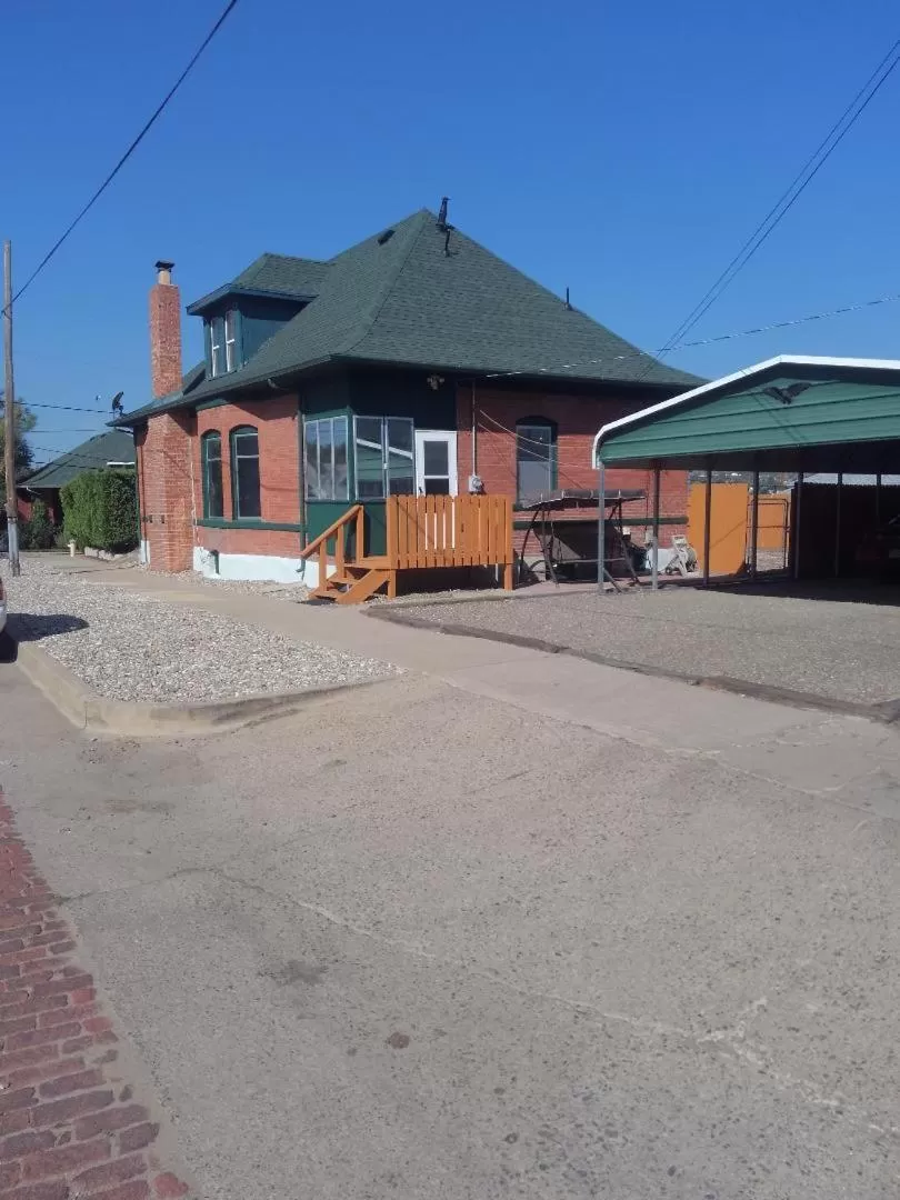 Property building in Quiet upstairs studio close to town 420 friendly