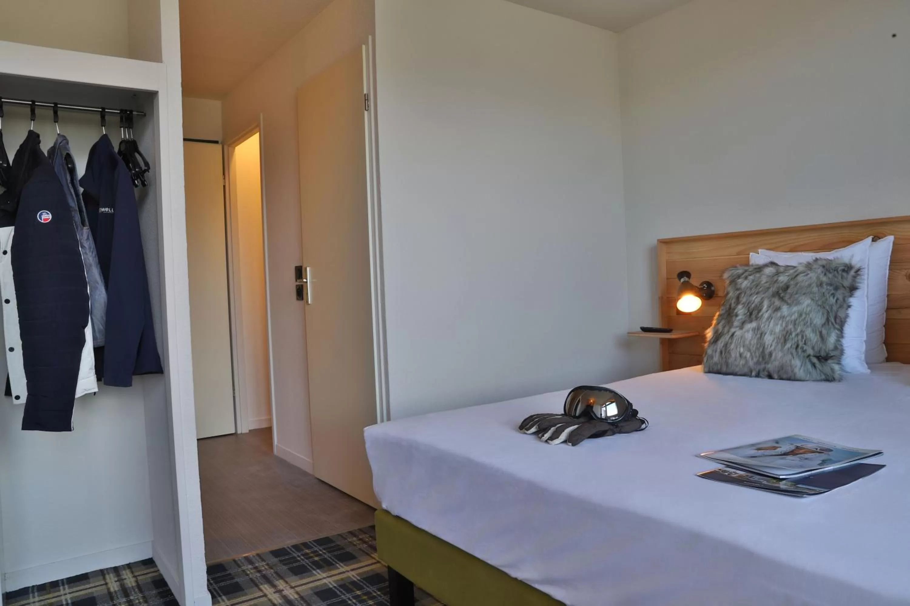 Bedroom, Bed in SOWELL Family La Lauzière