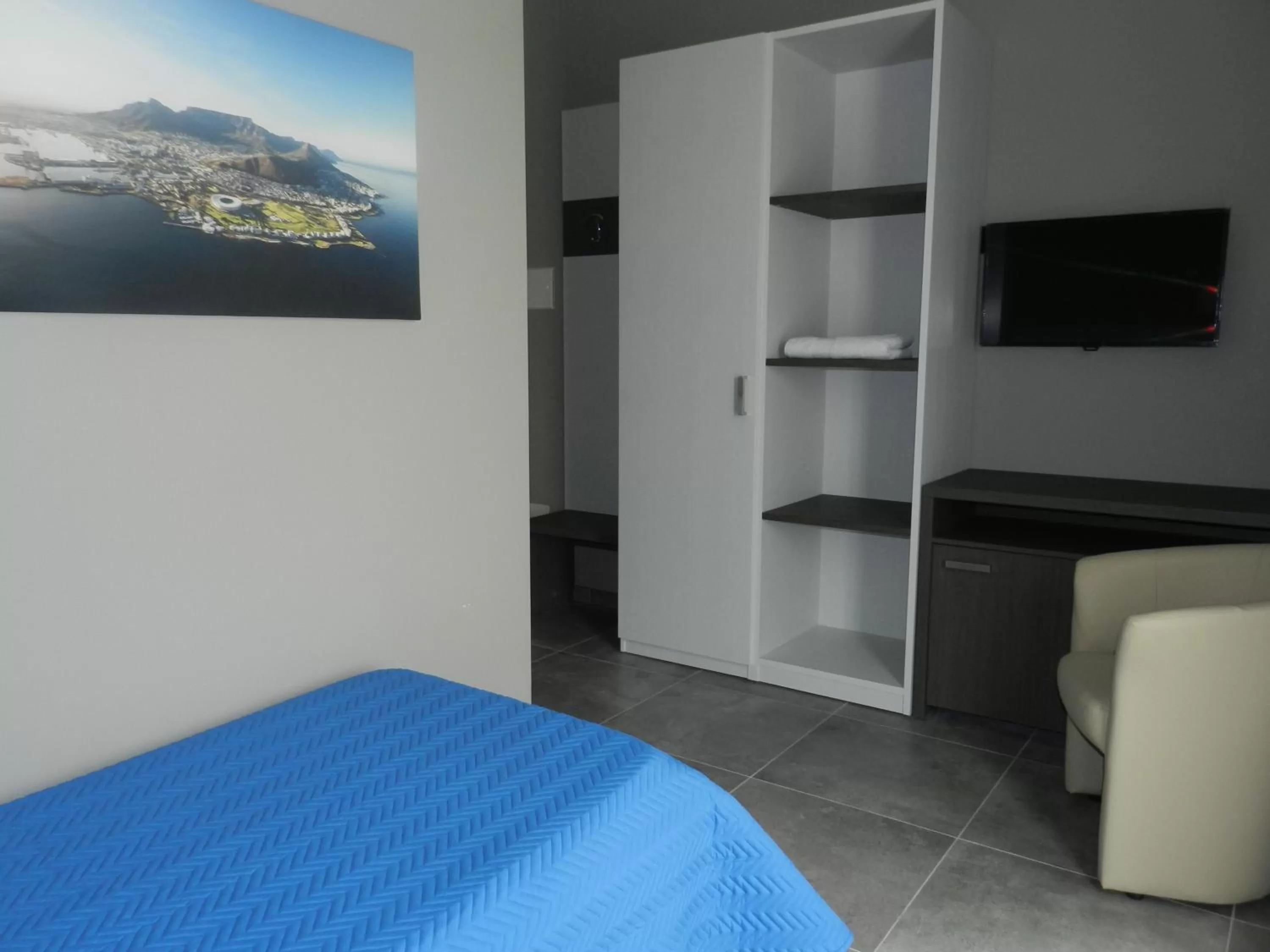 Photo of the whole room, Bed in Erasmus Hotel