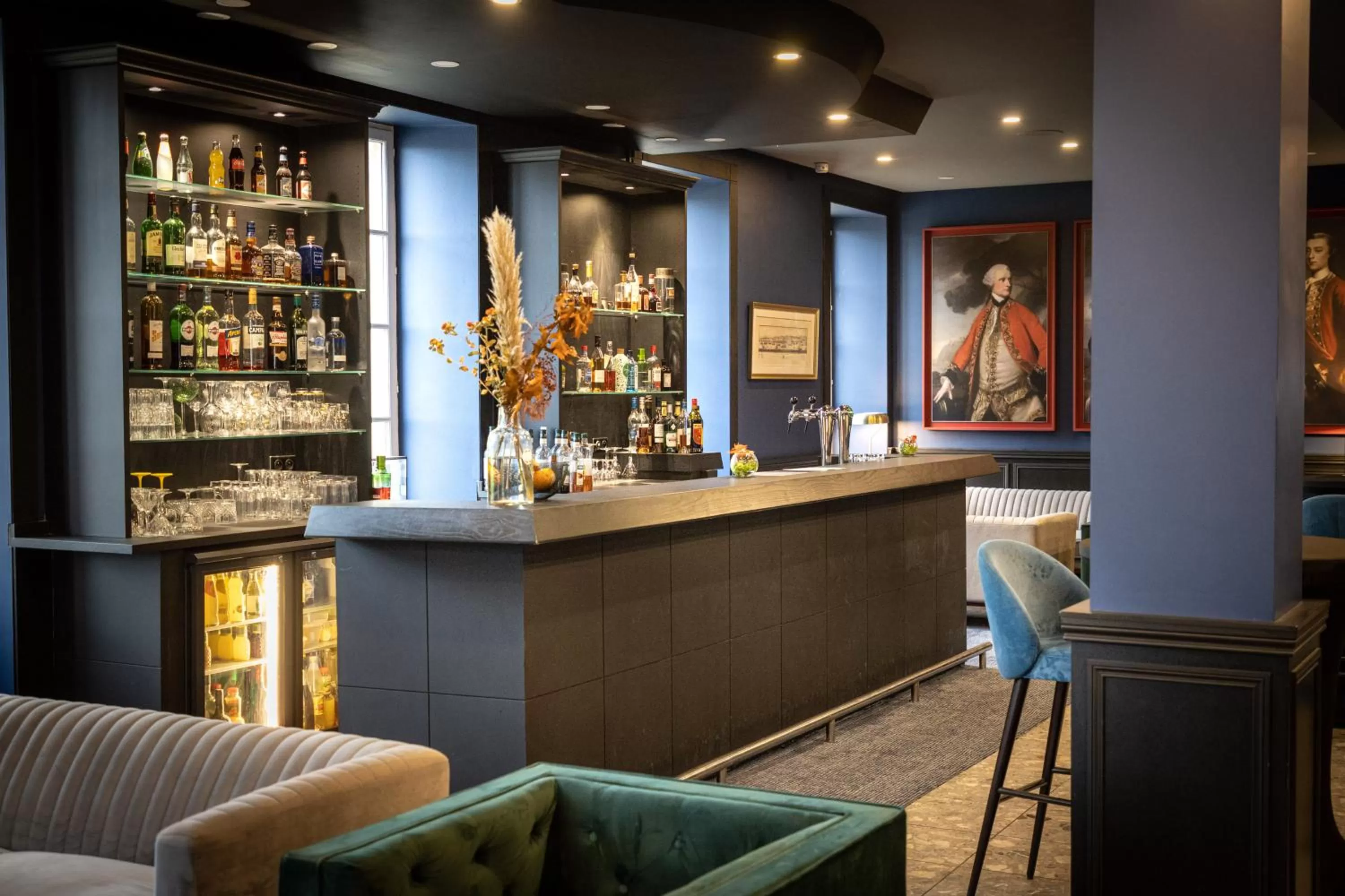 Lounge or bar in Hôtel Mercure Rochefort La Corderie Royale