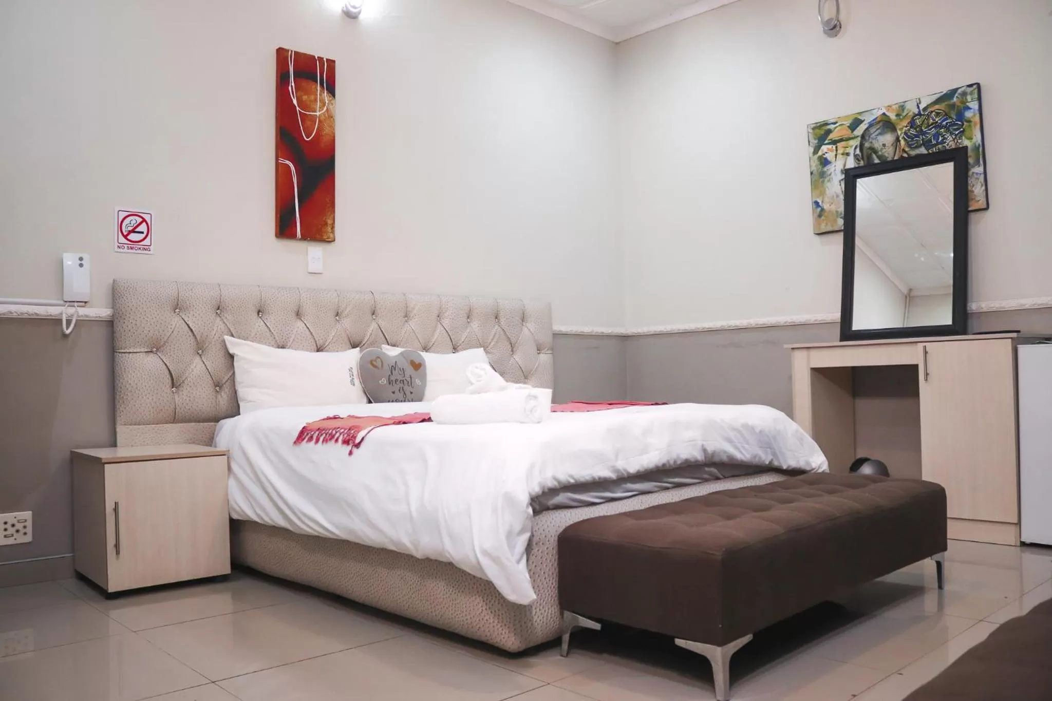 Bed in Gold Crown International Hotel Johannesburg