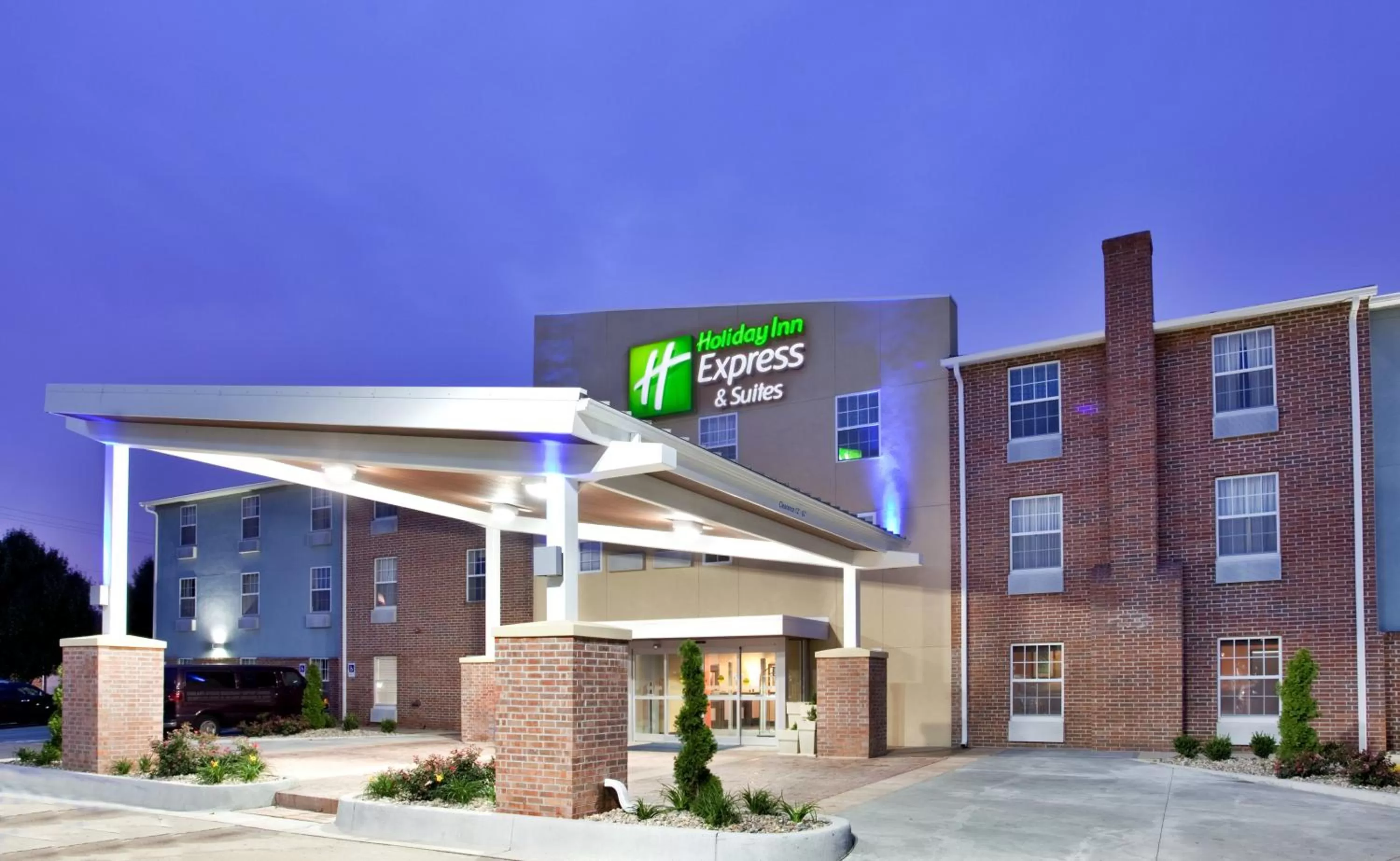 Property building in Holiday Inn Express Hotel & Suites North Kansas City by IHG