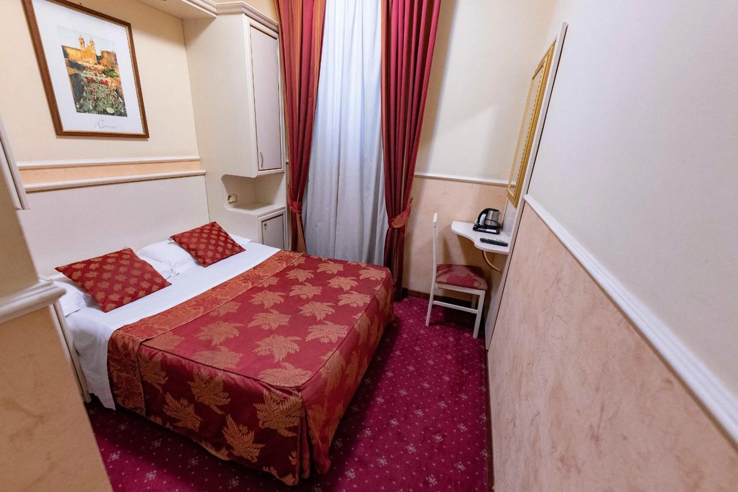 Bedroom, Bed in Hotel Anfiteatro Flavio