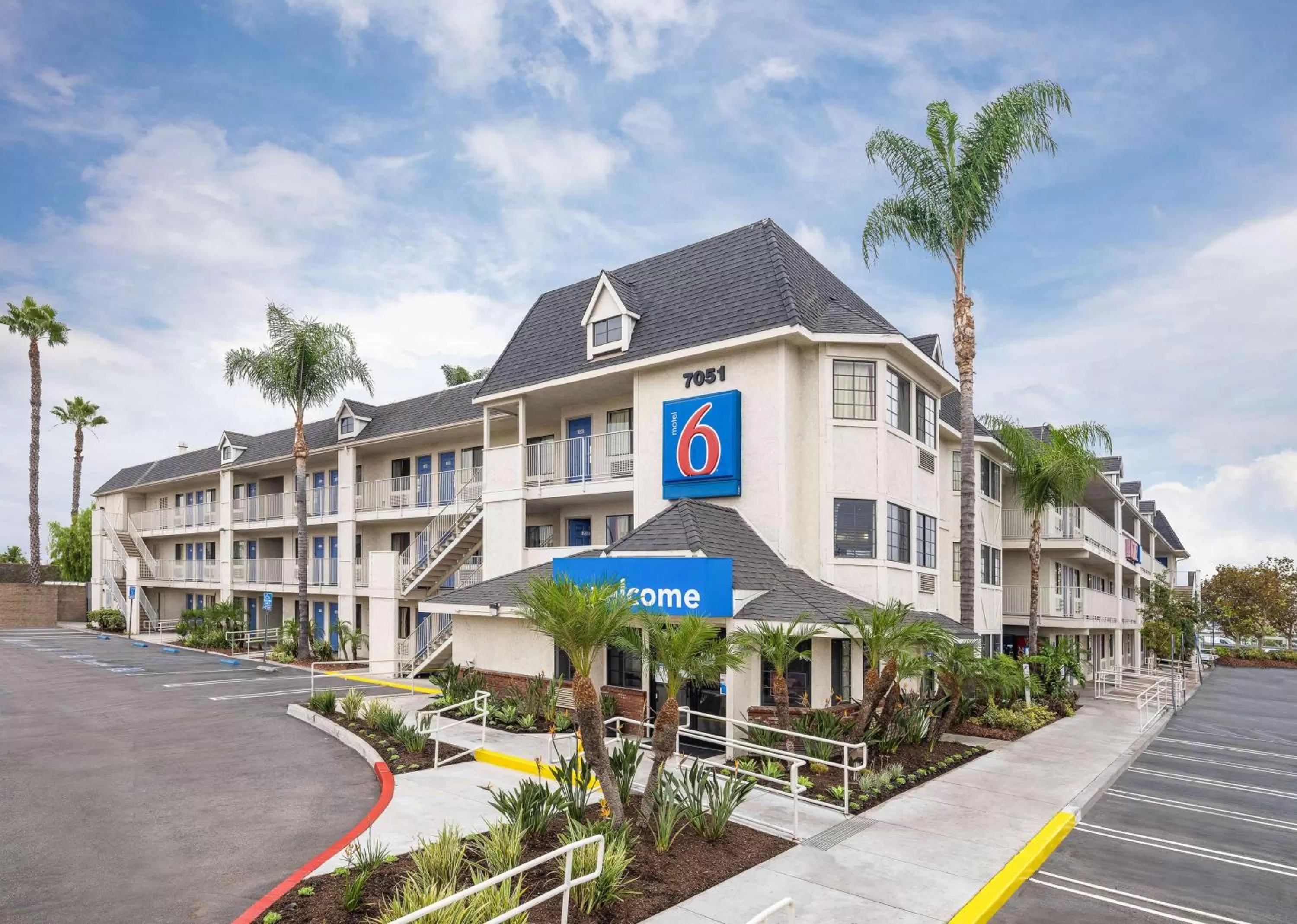 Property building in Motel 6-Buena Park, CA - Knotts Berry Farm - Disneyland