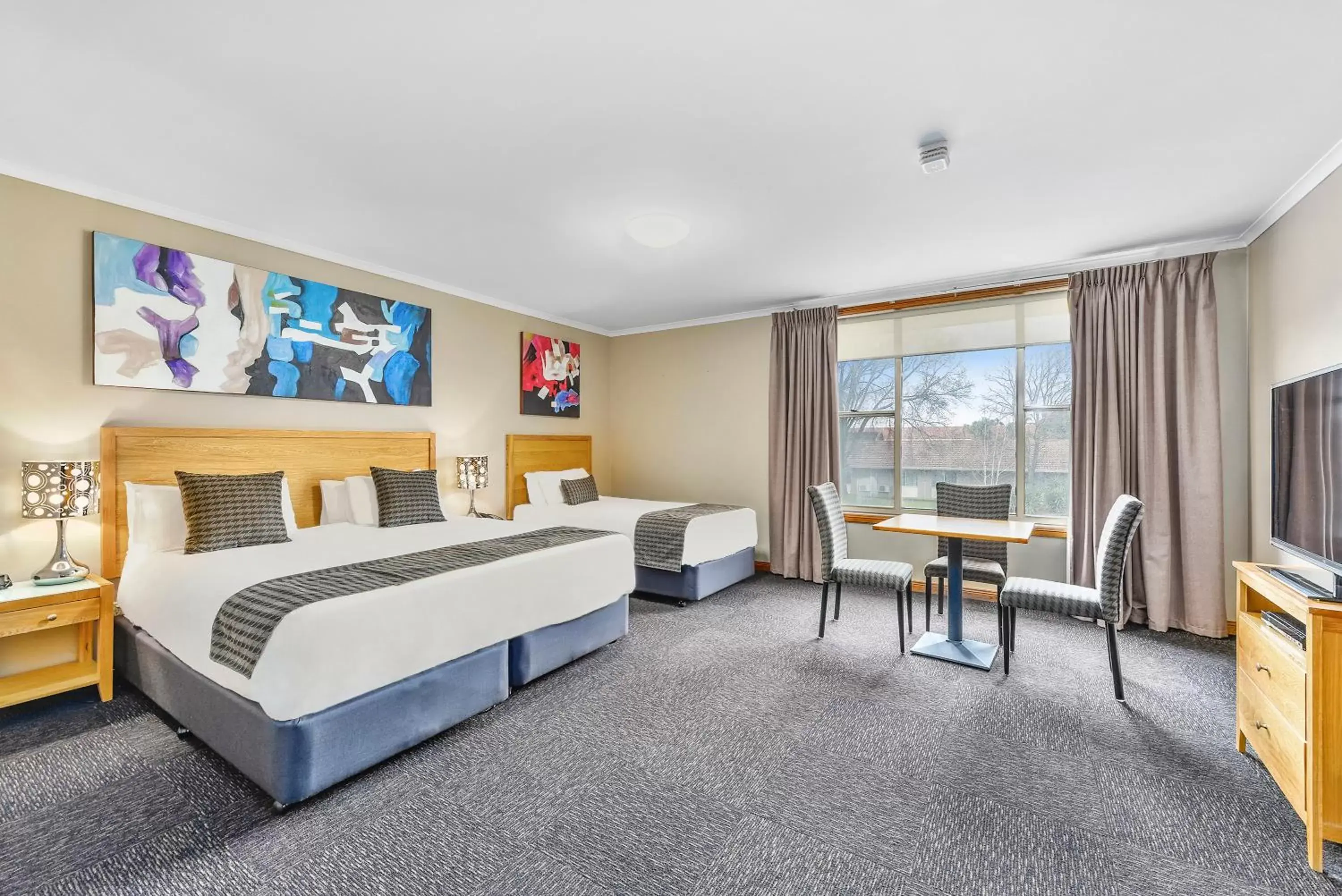 Deluxe Twin Room with King and Single Bed in Southgate Motel Deluxe Twin Room with King and Single Bed in Southgate Motel