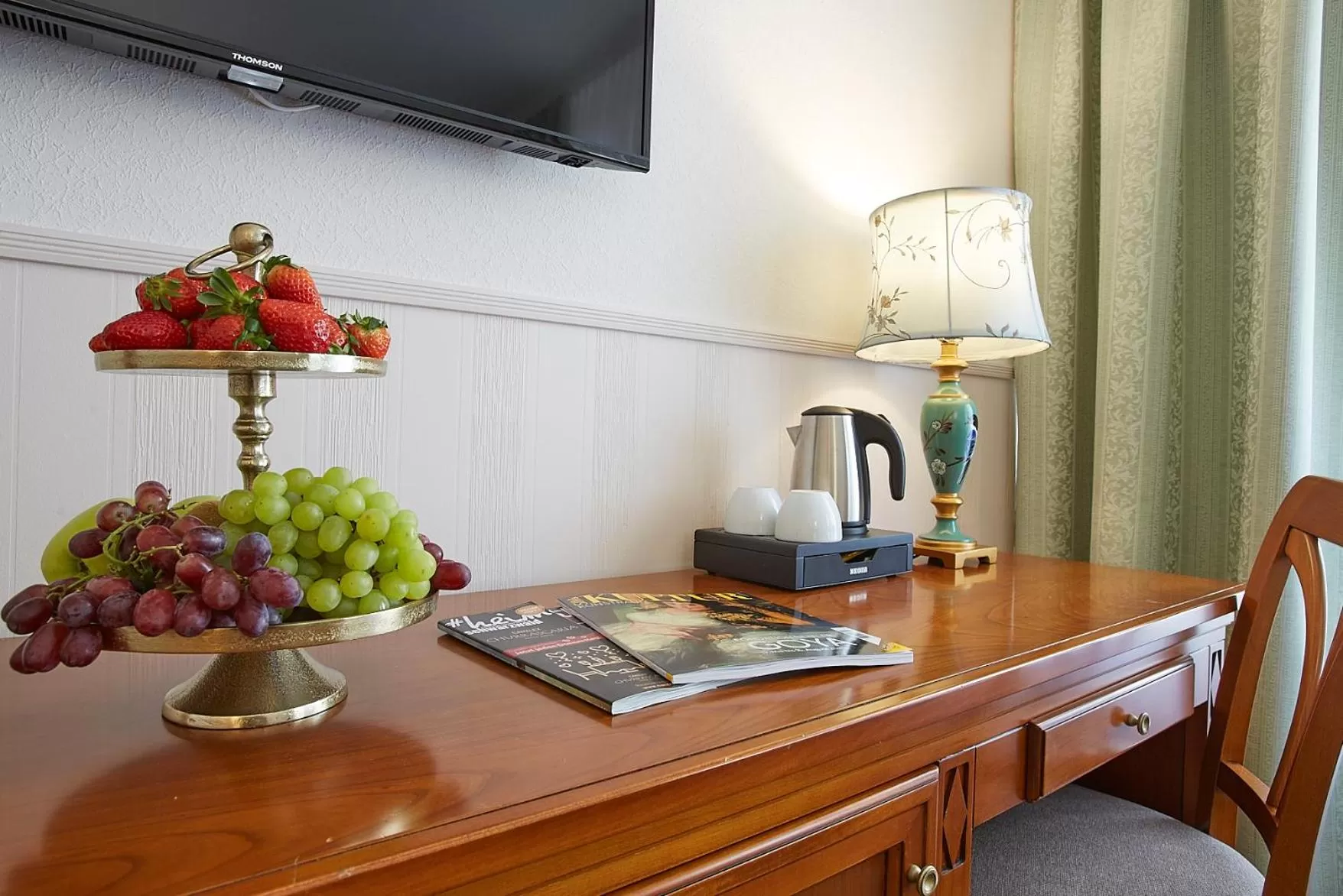 Coffee/tea facilities in Hotel Beek by Anna