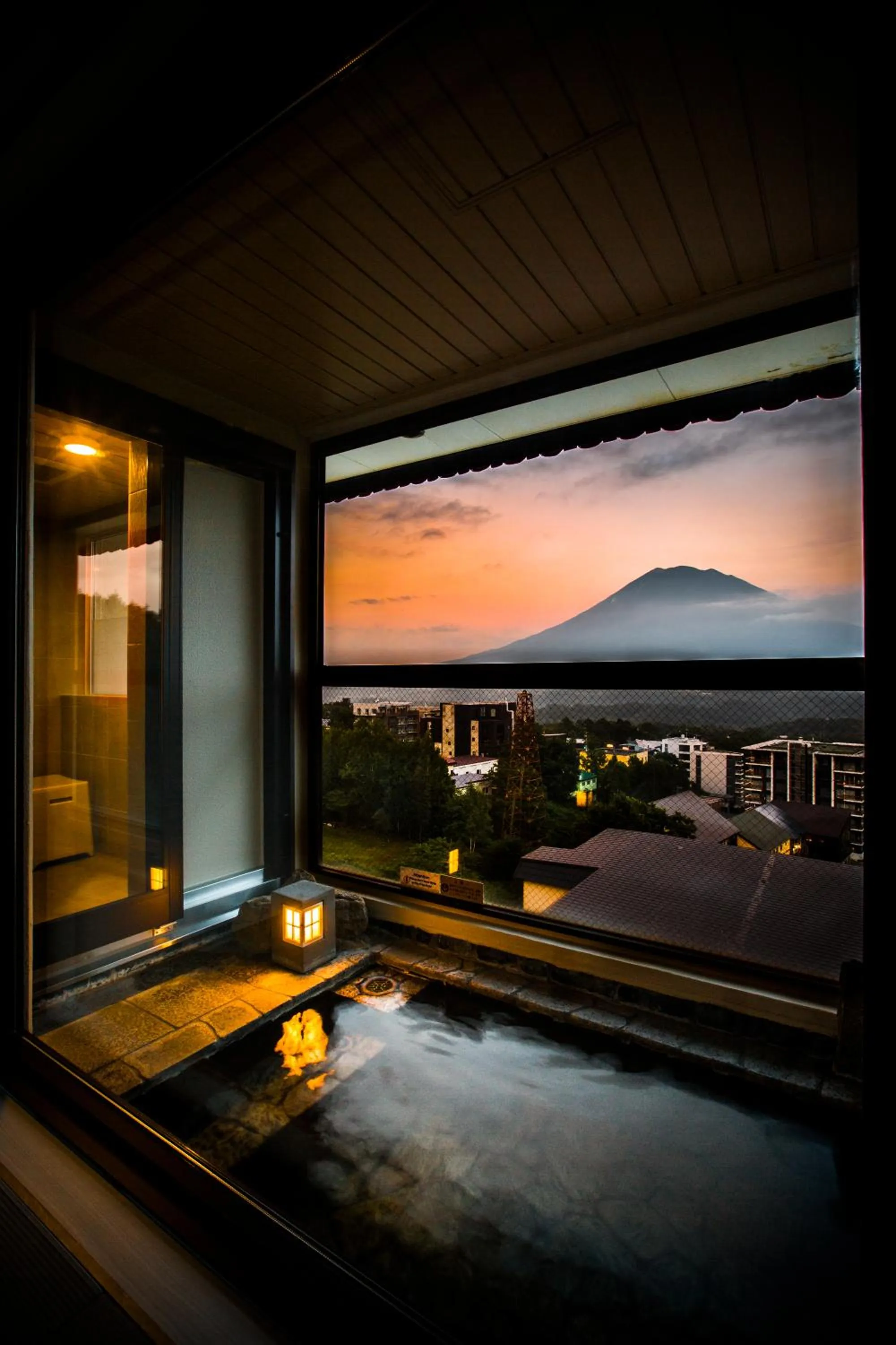 Hot Spring Bath, Bed in Niseko Prince Hotel Hirafutei