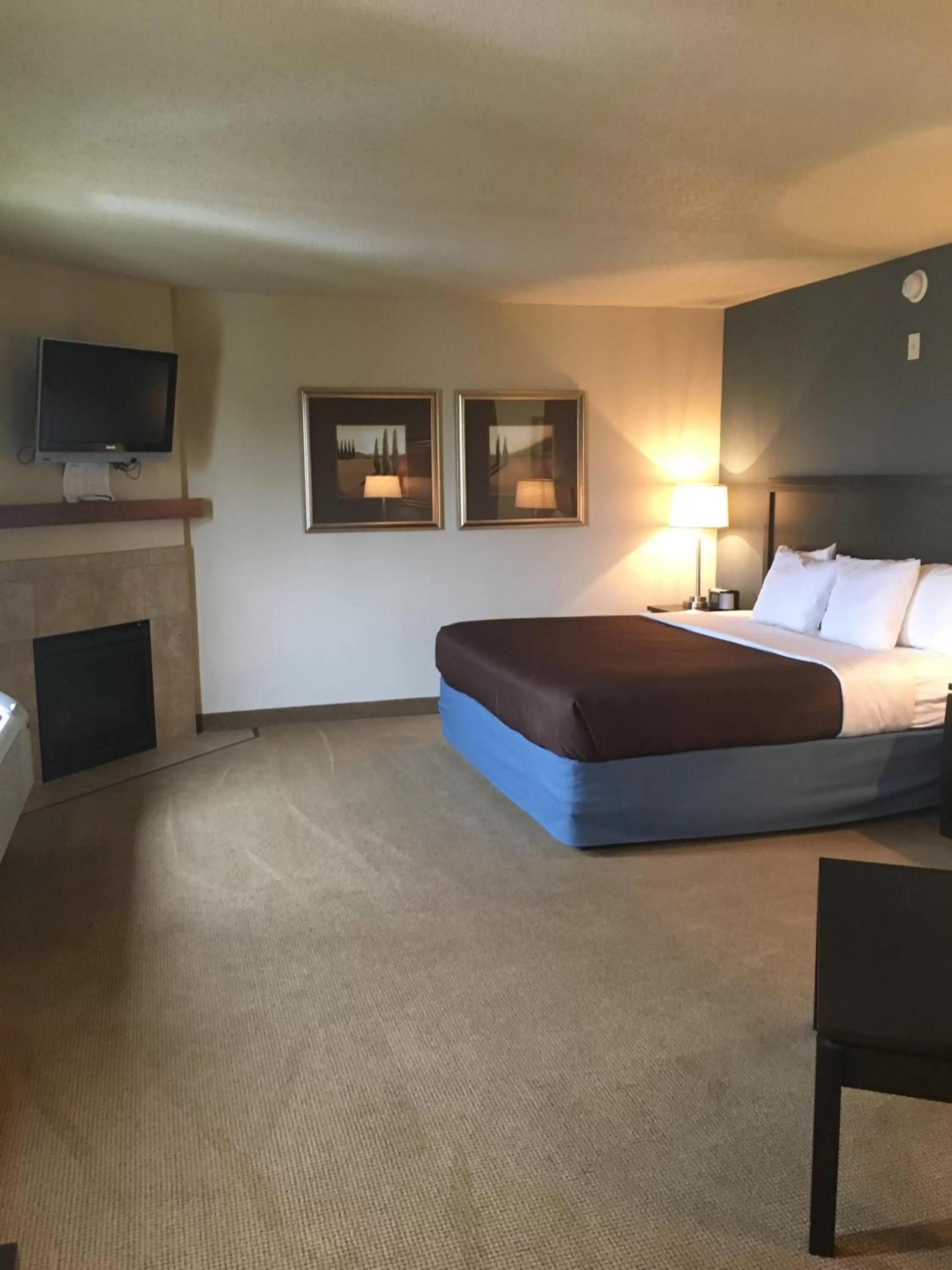 Bed in AmericInn by Wyndham Monmouth