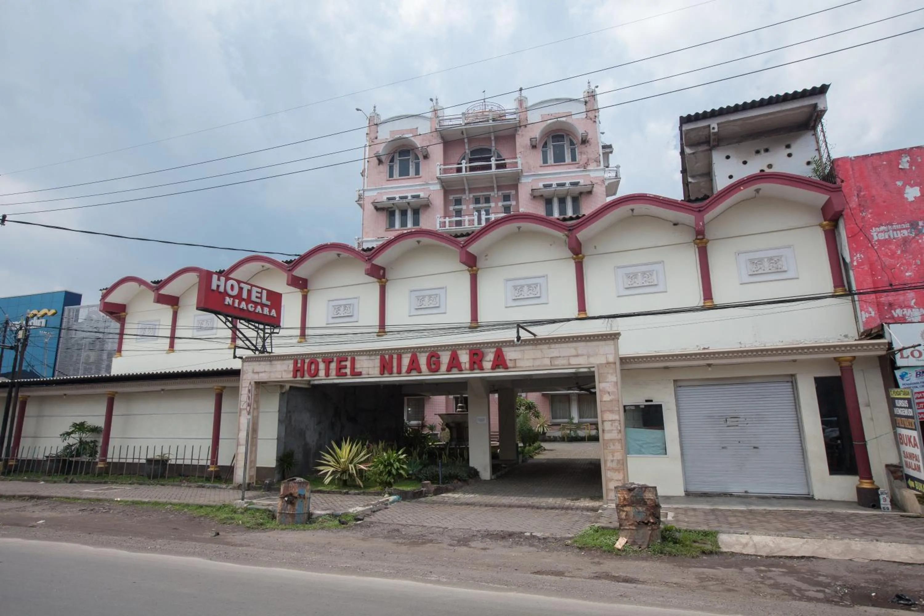 Property Building in RedDoorz @ Lawang