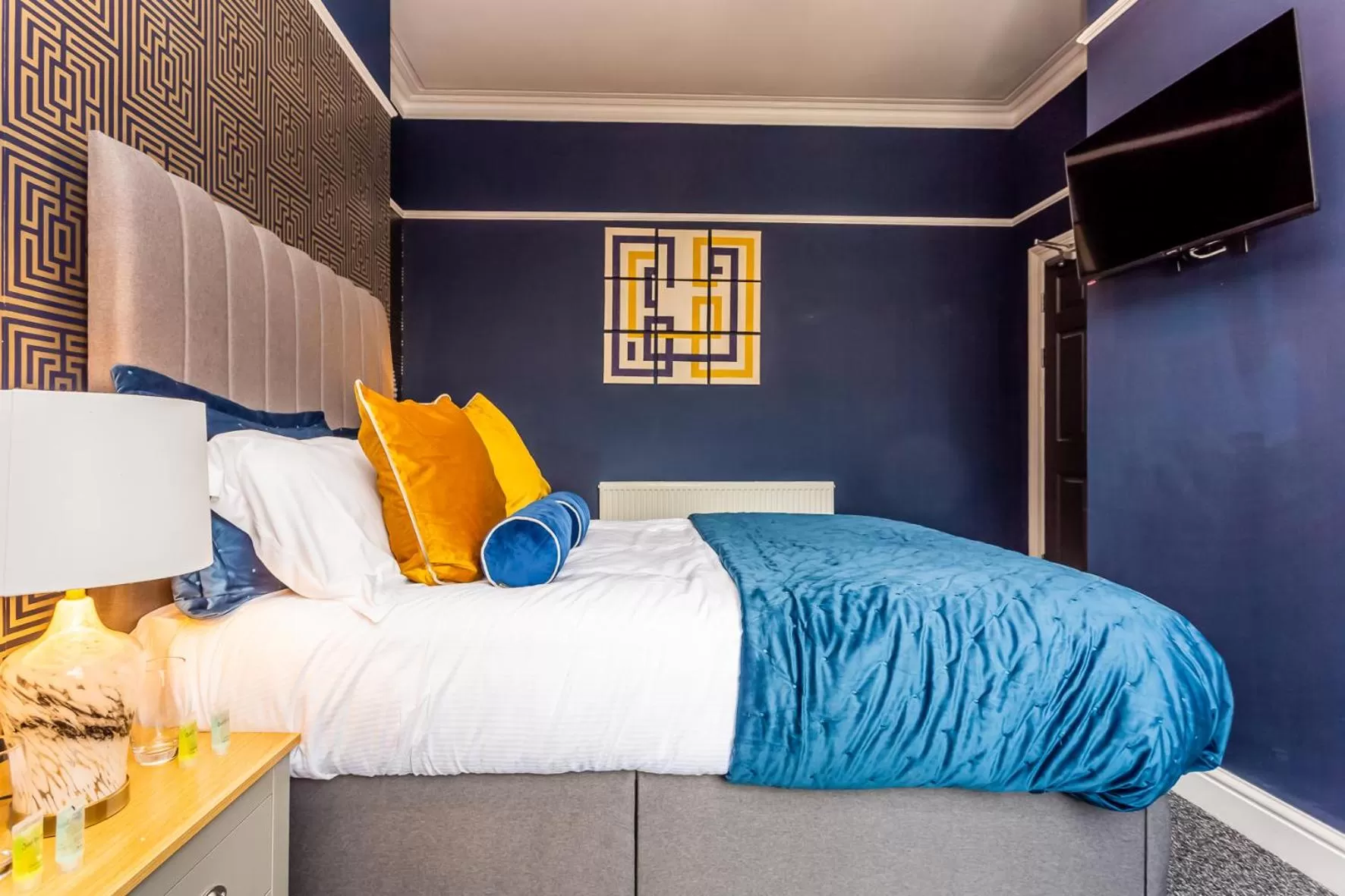 Bedroom, Bed in Comfy-Stays - Lower Ocean Road