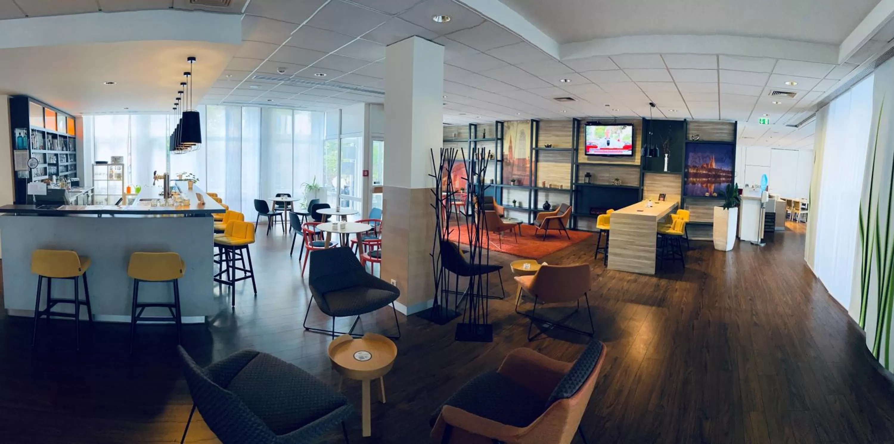 Lounge or bar in ibis Hotel Regensburg City