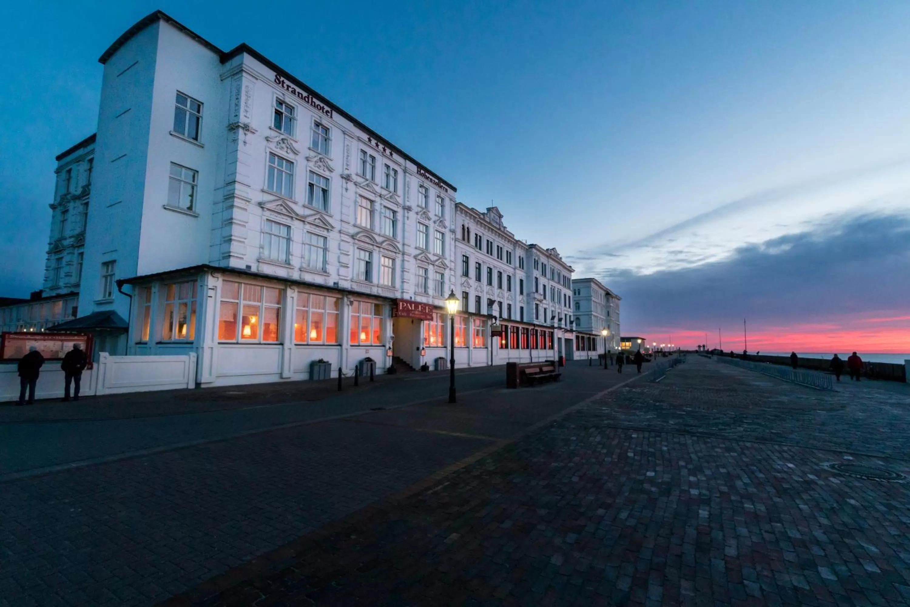 Facade/entrance, Property Building in Strandhotel Hohenzollern