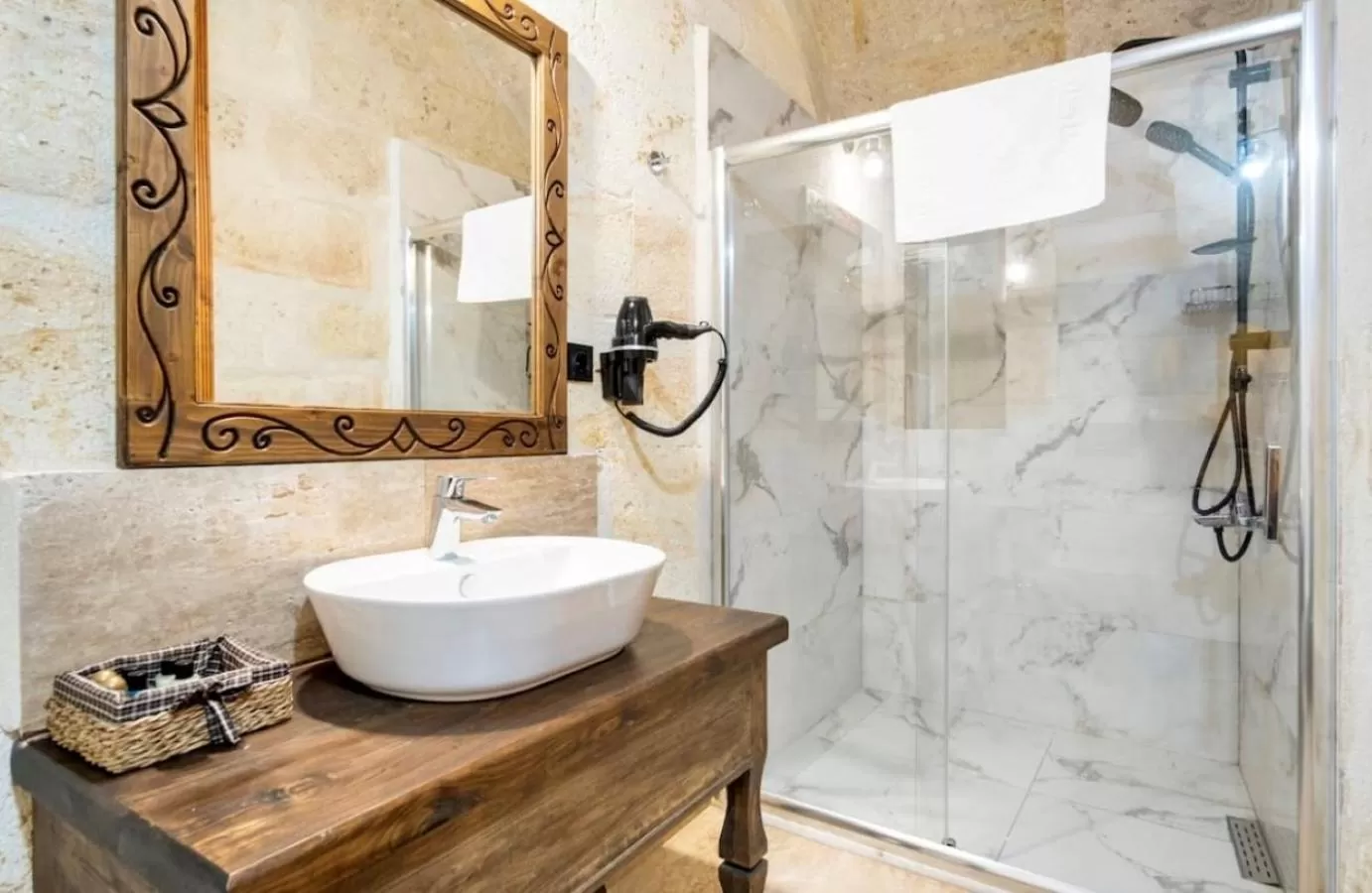 Shower in Uzay Cave Suite Hotel