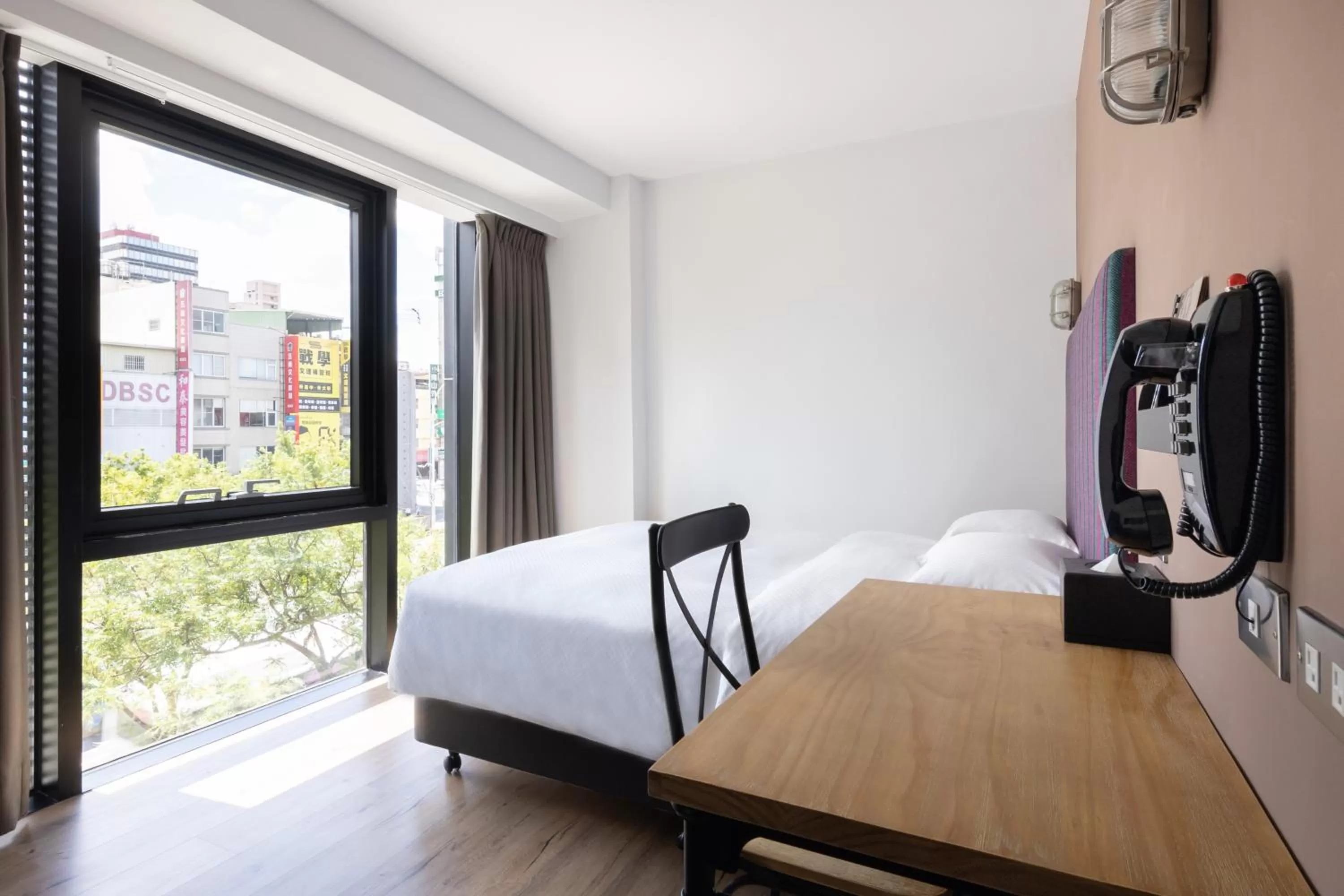 Photo of the whole room in River inn Station