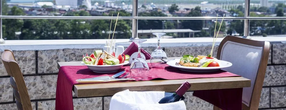 Restaurant/places to eat in Marmara Place Old City Hotel