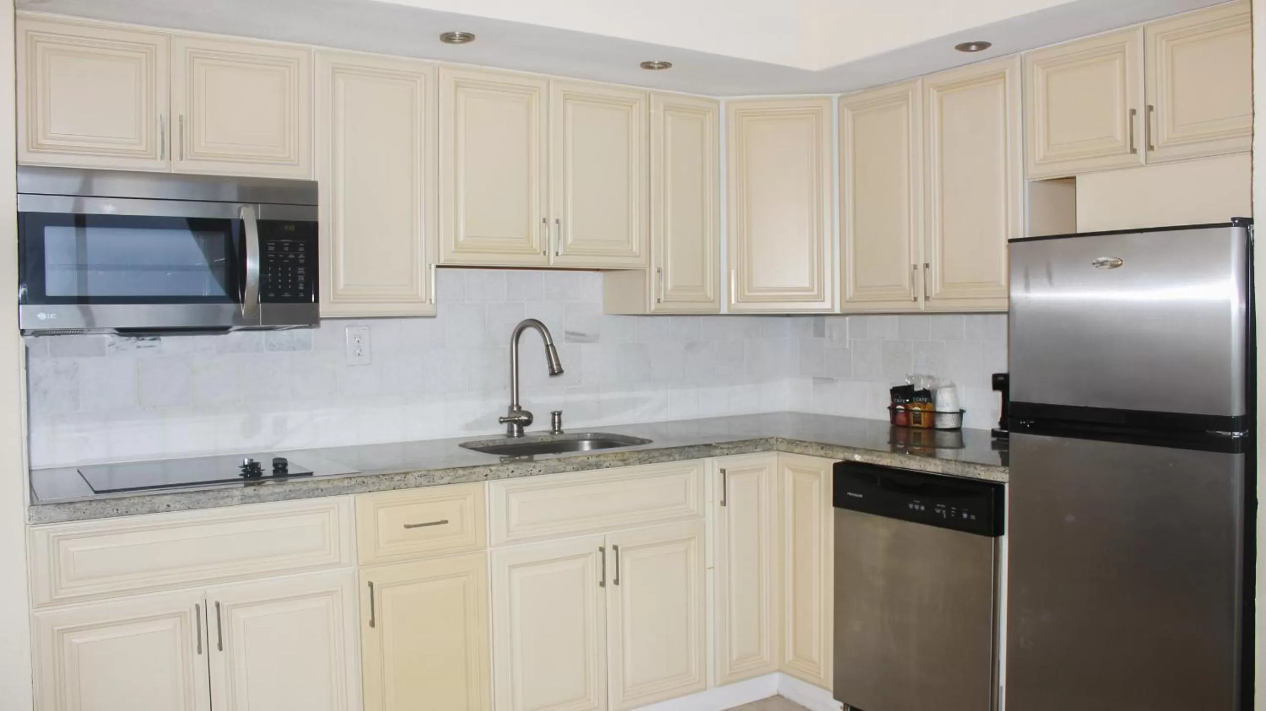 Ramada Plaza by Wyndham Marco Polo Beach Resort