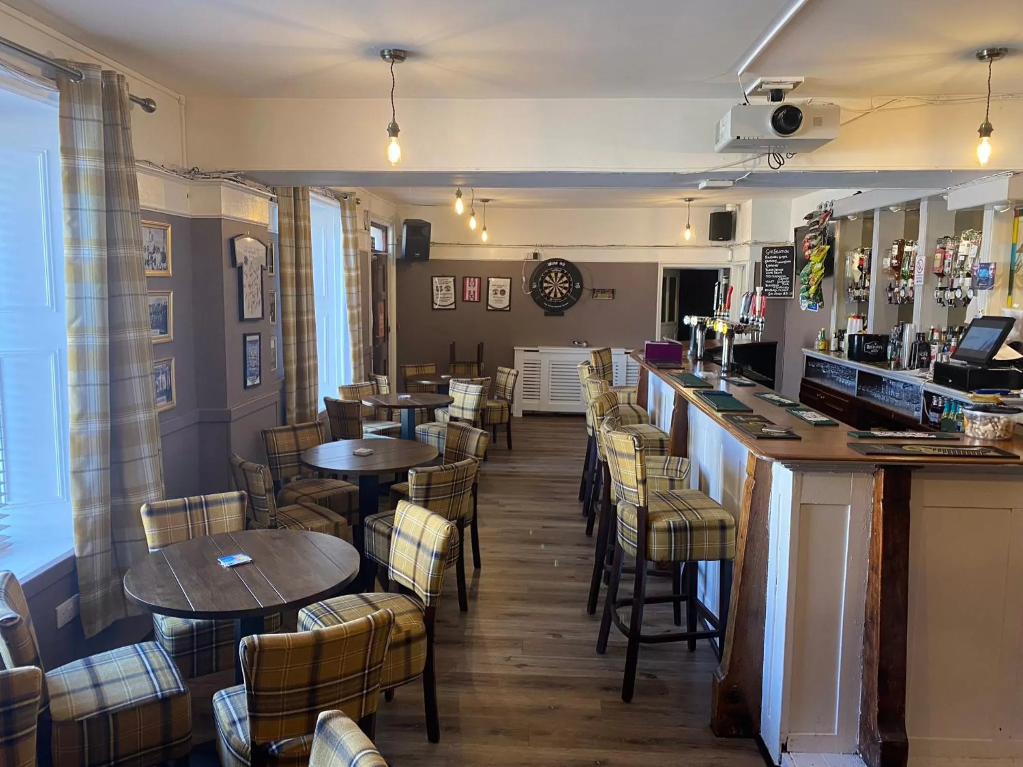 Restaurant/places to eat in Queensberry arms hotel
