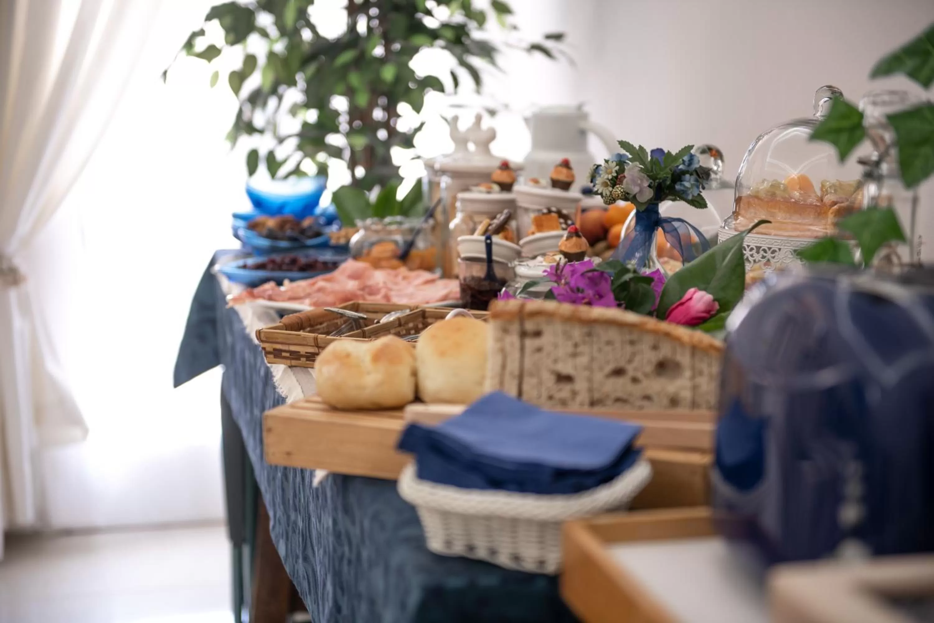 Buffet breakfast in B&B Toma Street