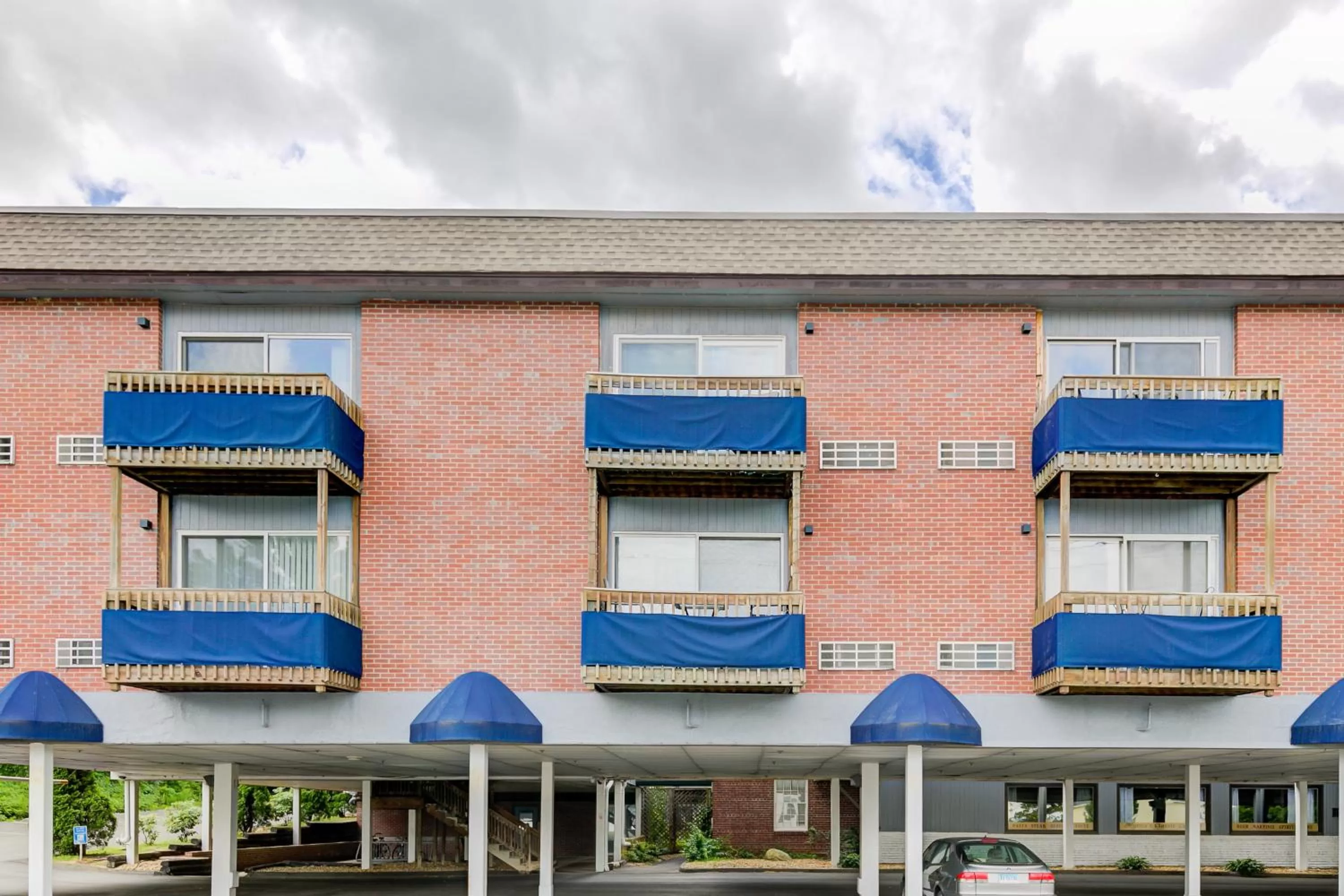 Property Building in Lake Winnipesaukee Retreat