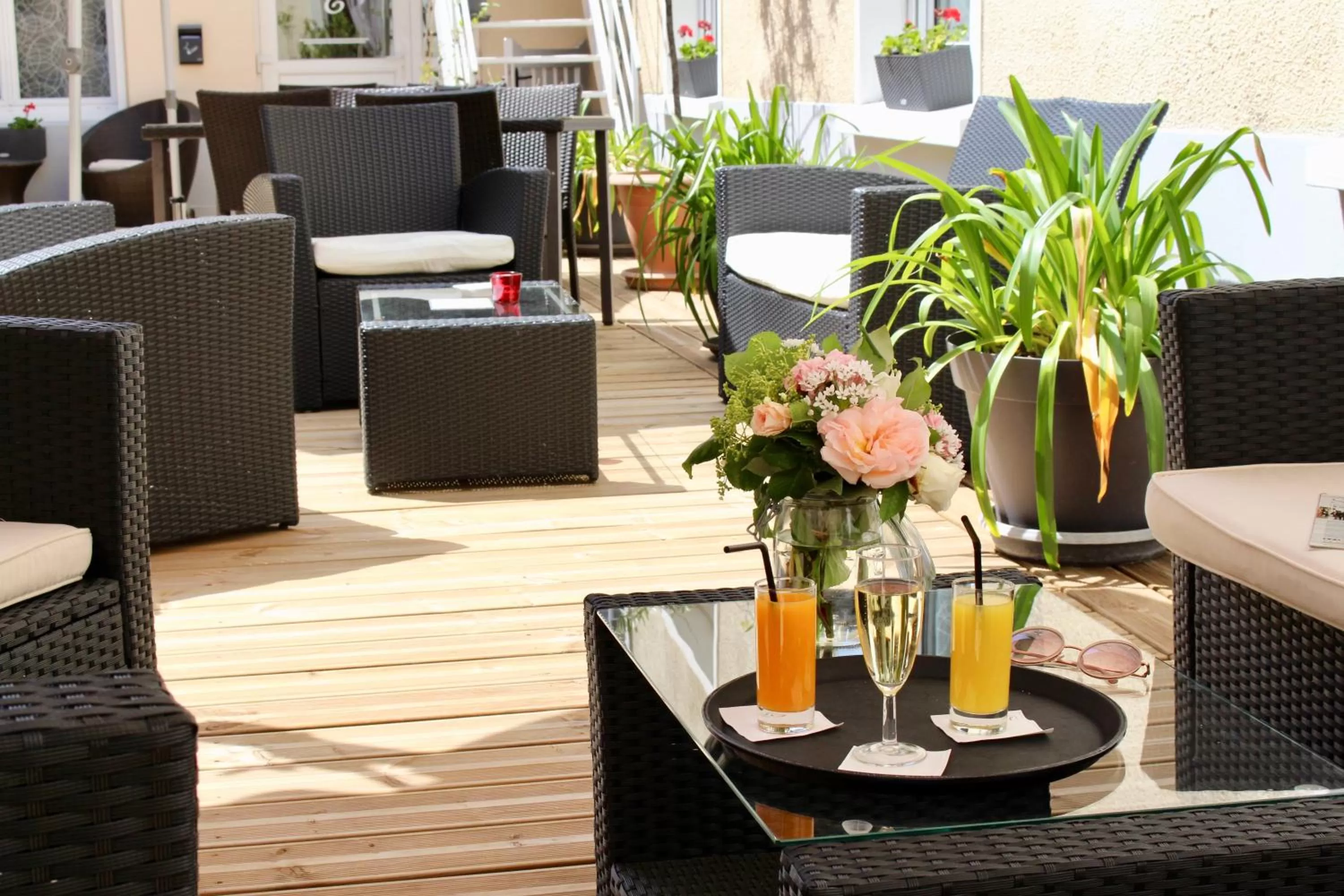 Food and drinks in Logis Hotel - Le Charleston