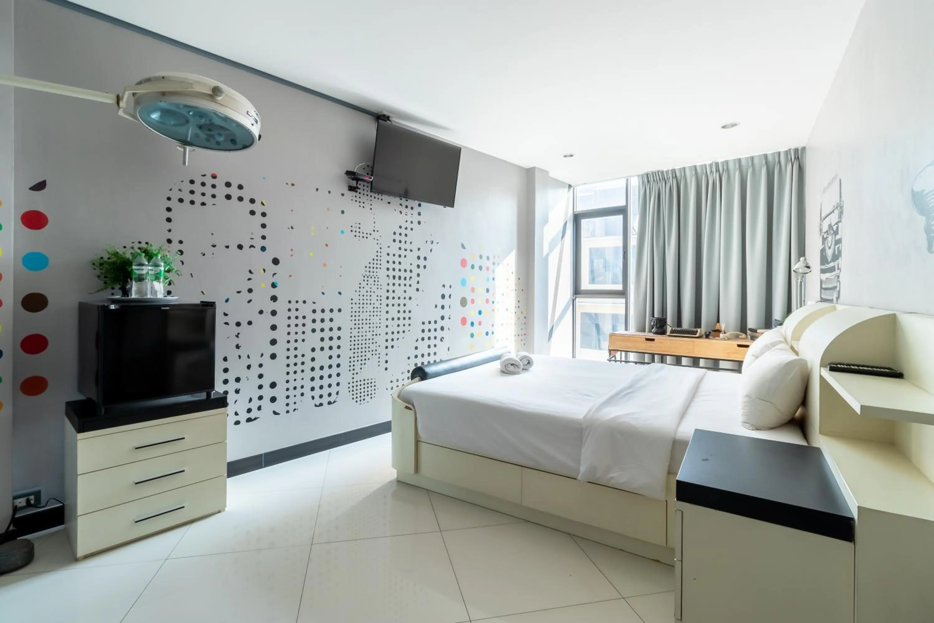 Bed in The Secret Service