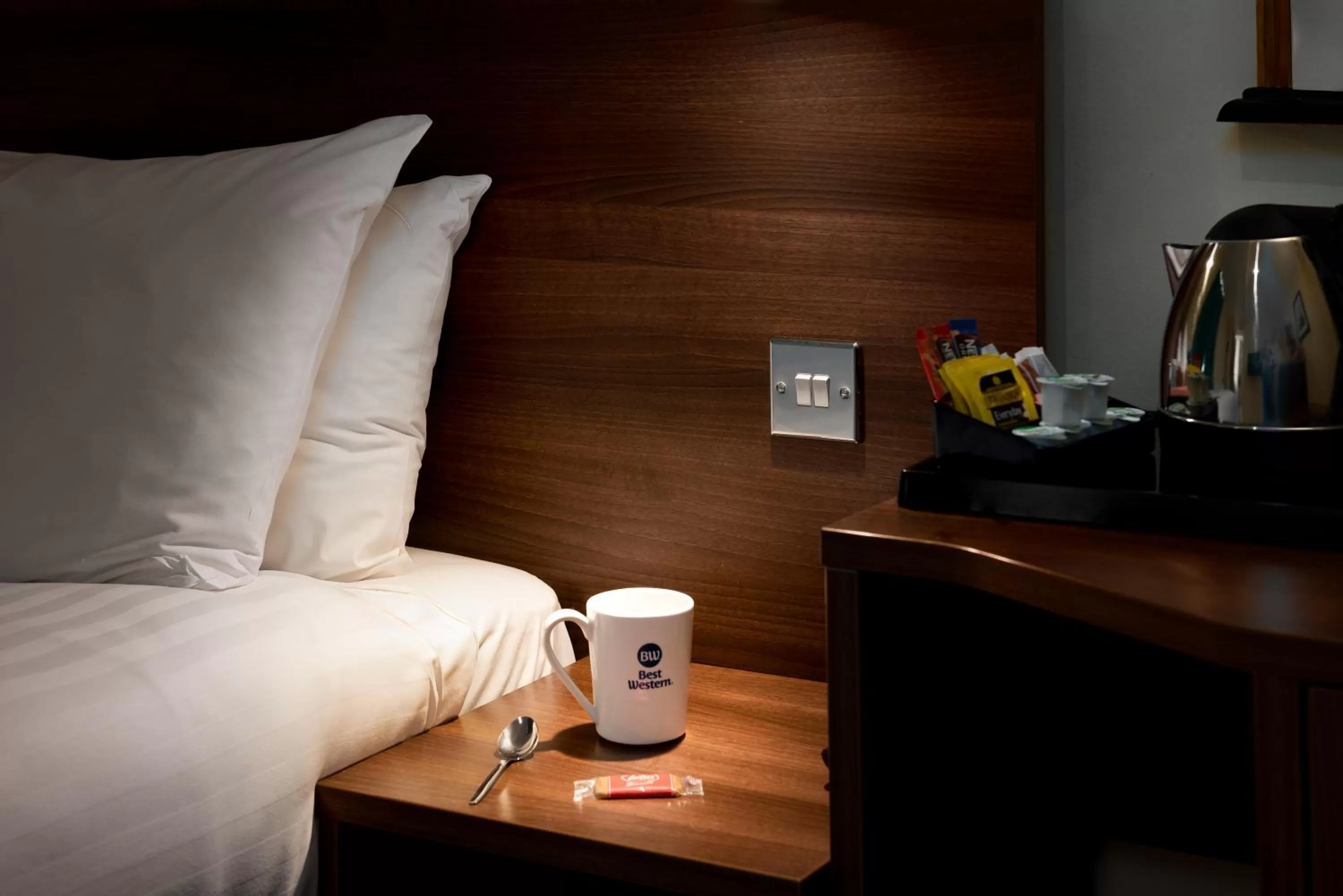 Coffee/tea facilities, Bed in Best Western Carlton Hotel