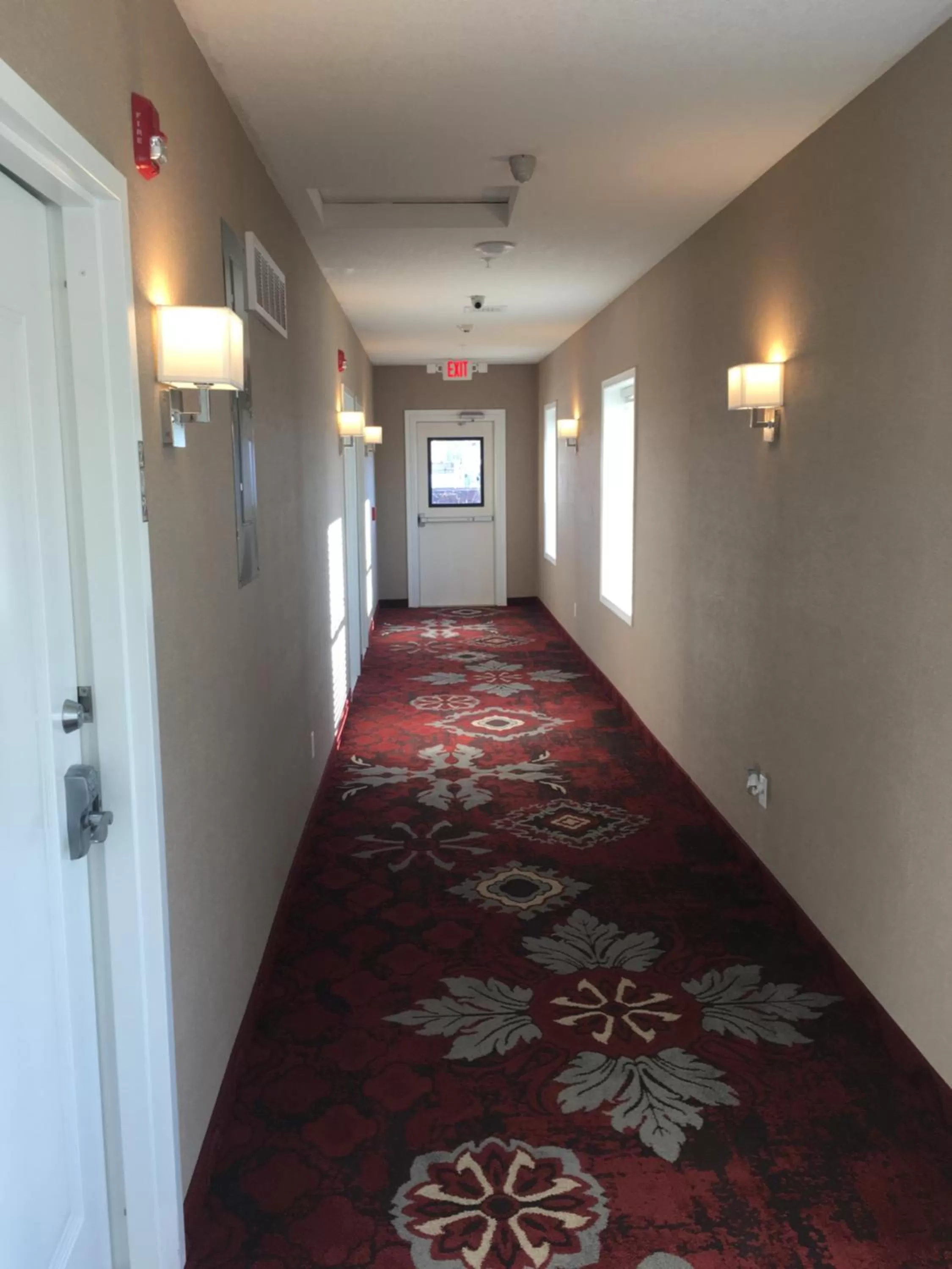 Property building in Riverside inn hannibal