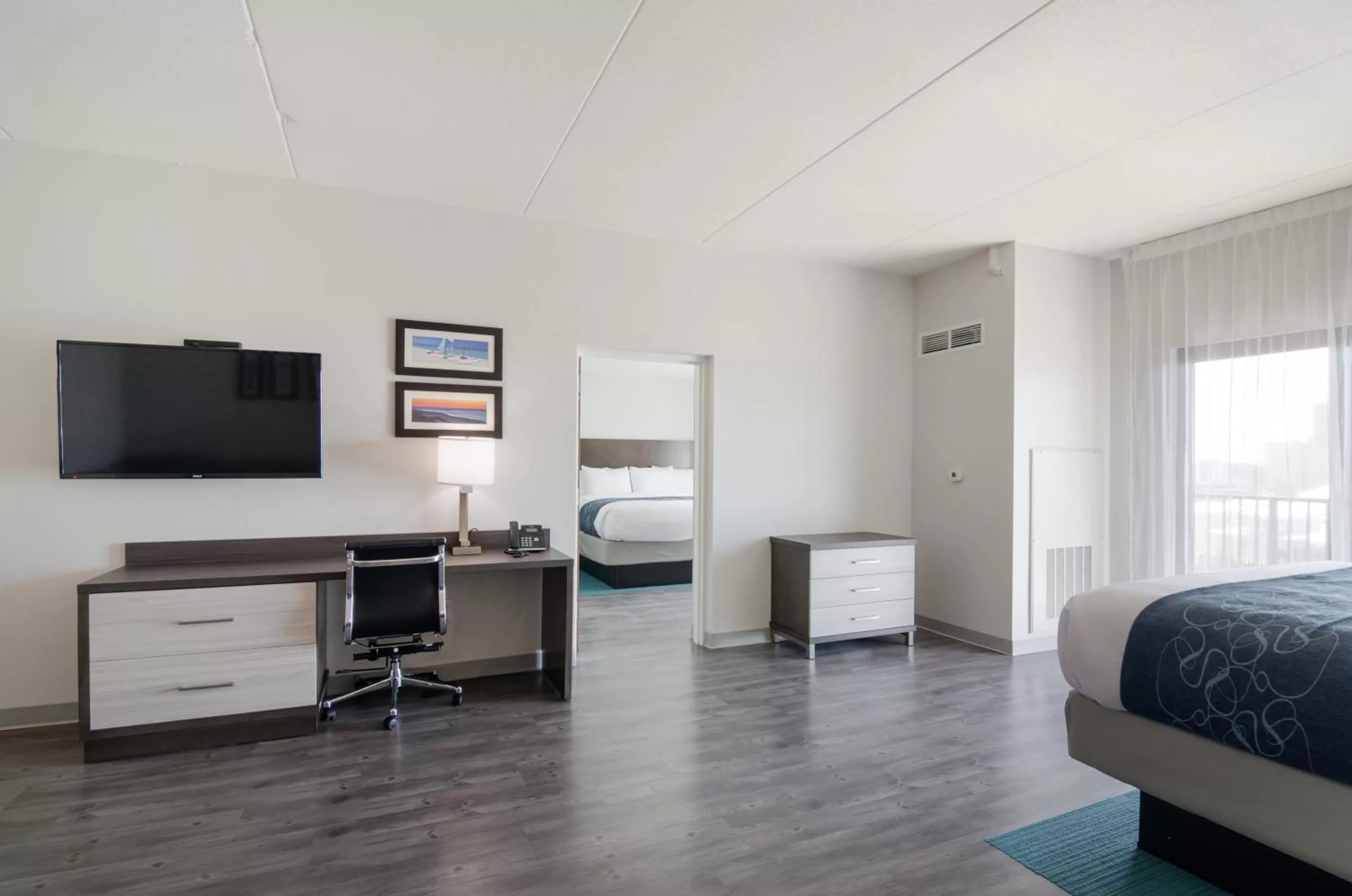 Photo of the whole room, Bed in Comfort Inn & Suites Gulf Shores East Beach near Gulf State Park