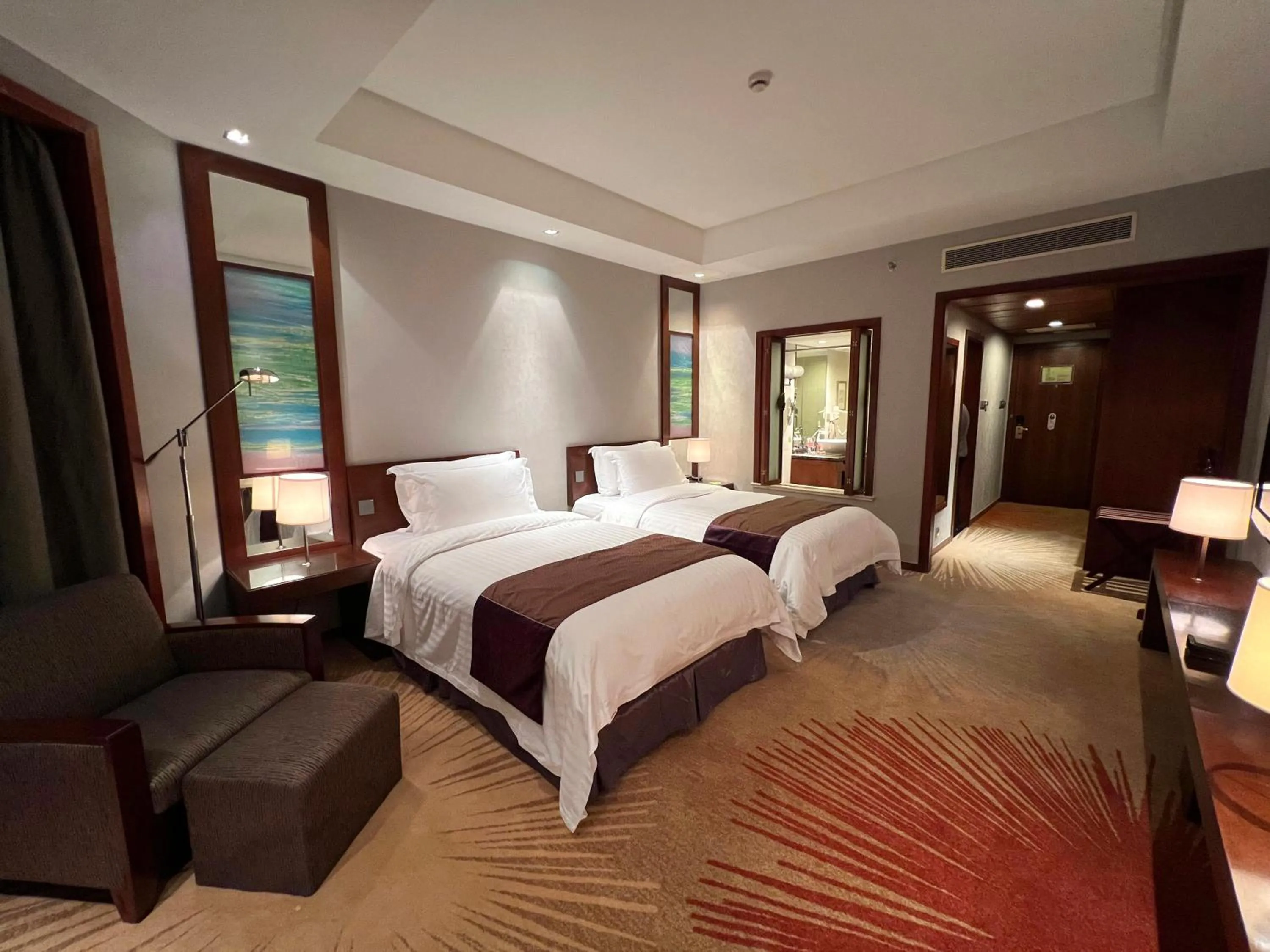Photo of the whole room, Bed in Baolong Hotel Shanghai