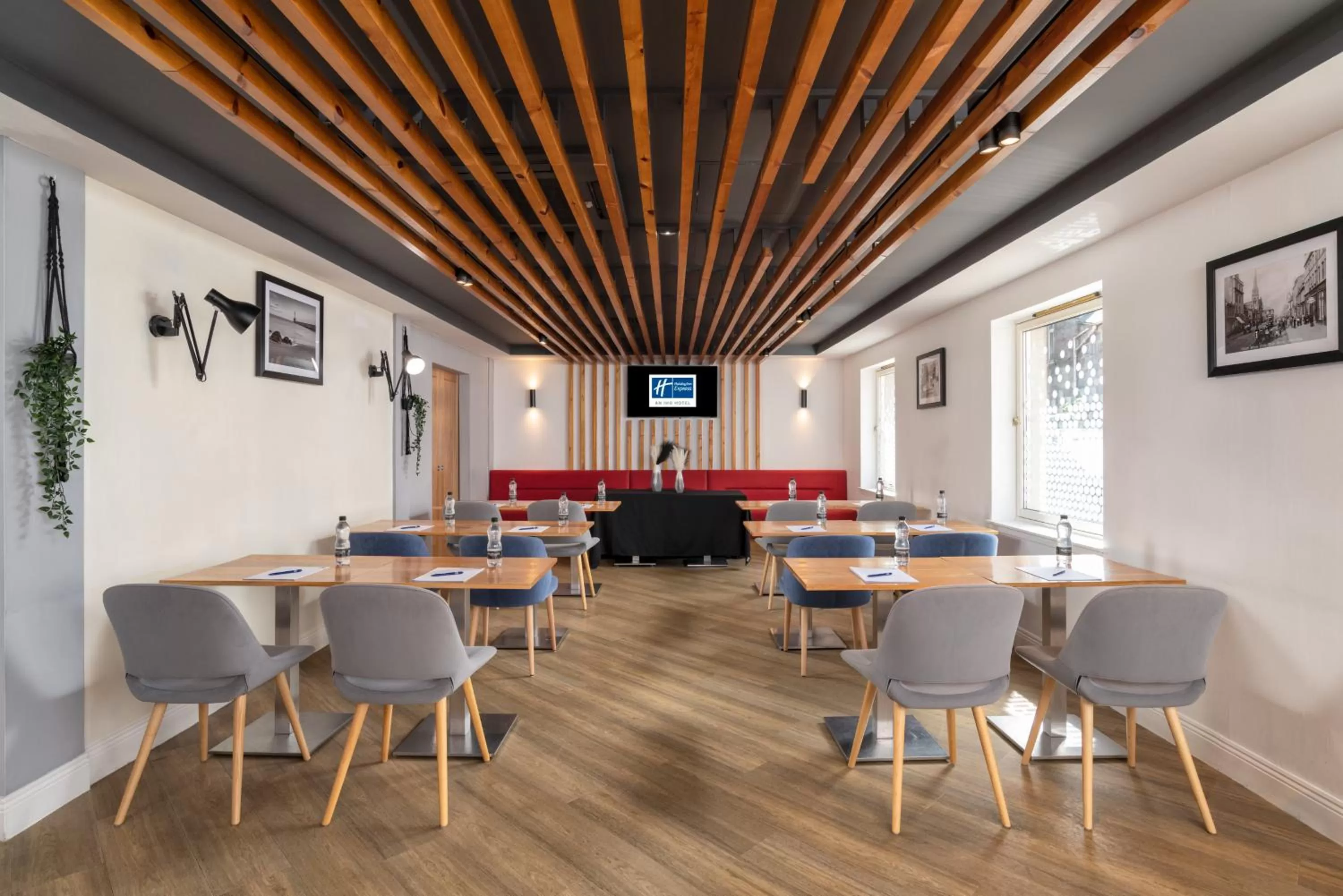 Meeting/conference room in Holiday Inn Express Aberdeen City Centre by IHG