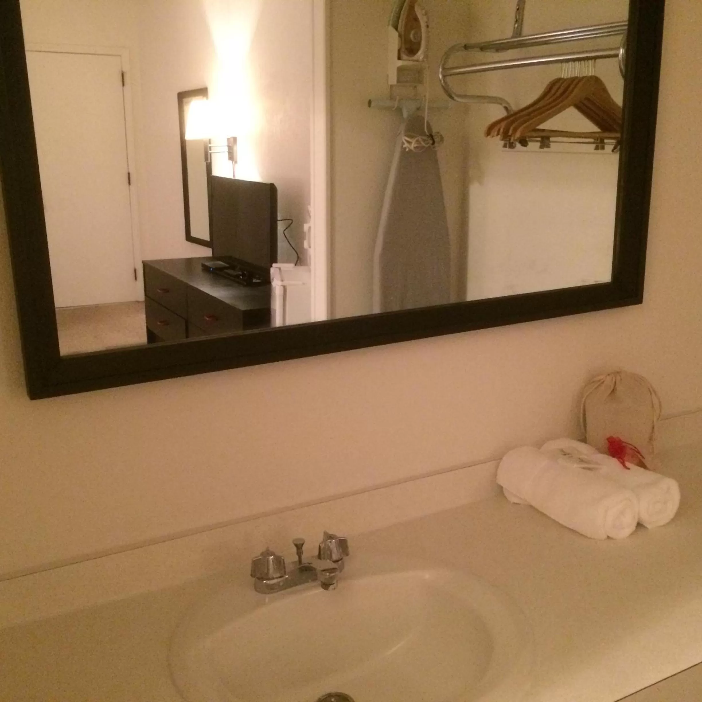 Bathroom in Cardinal Inn