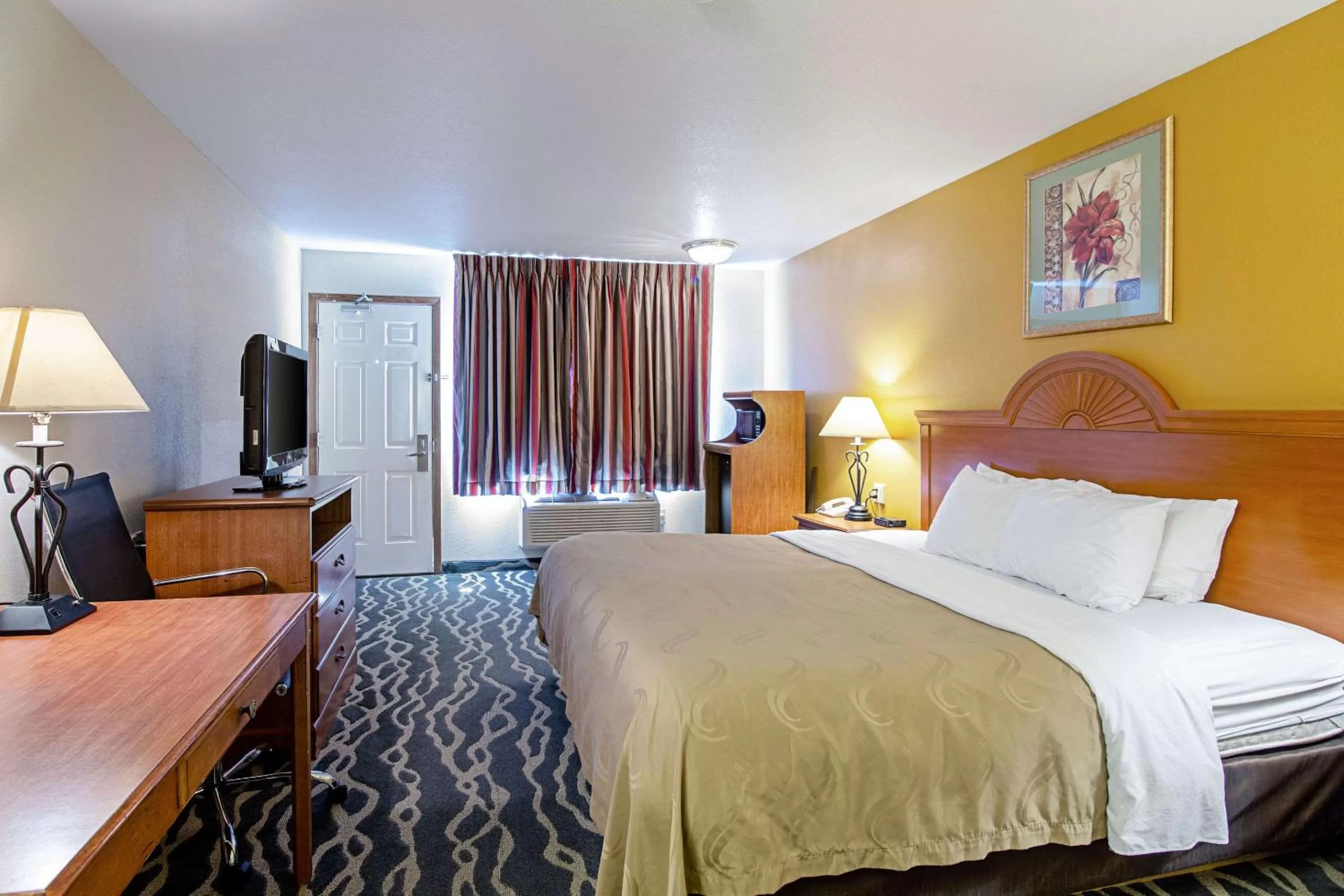 Photo of the whole room, Bed in Quality Inn Huron