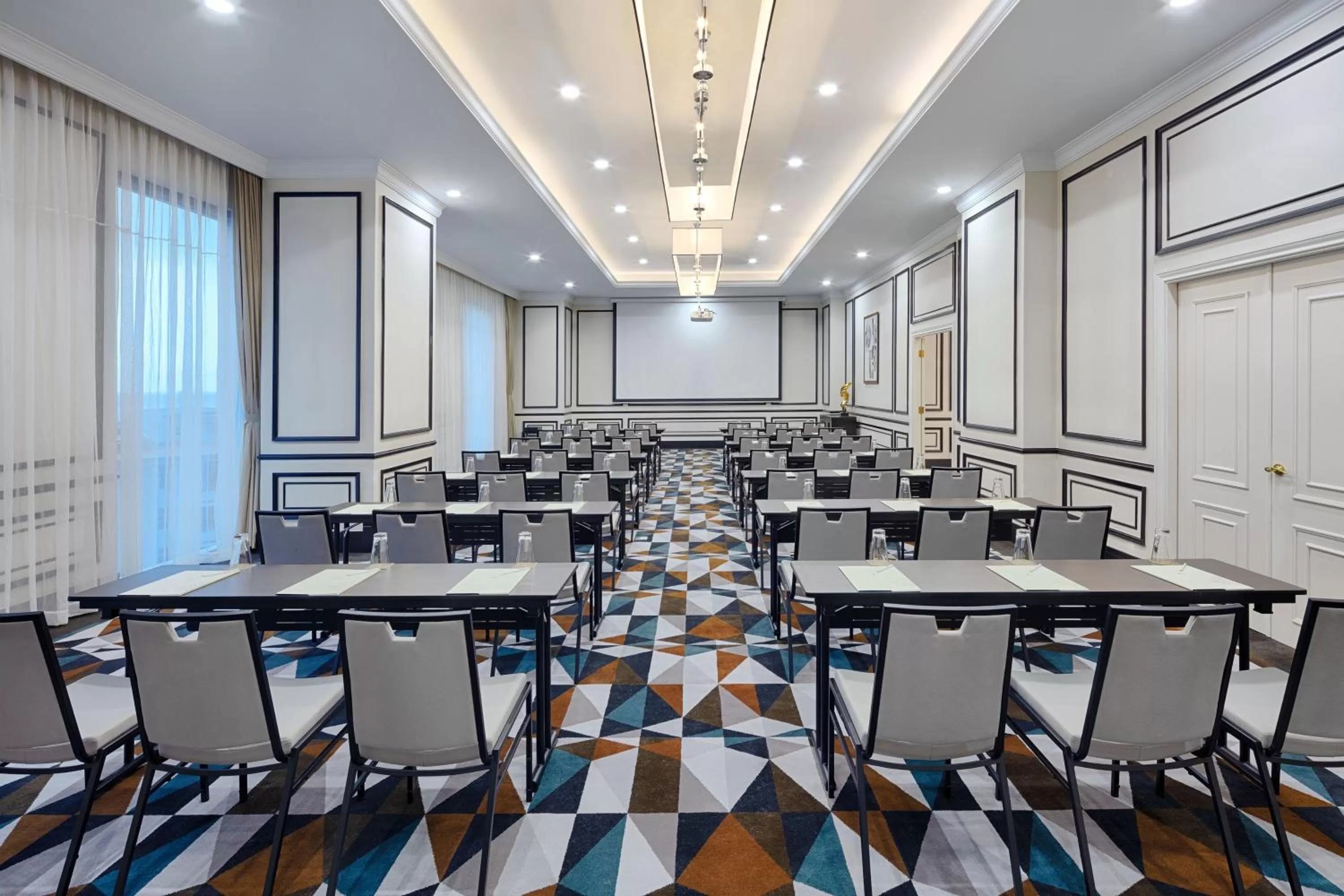 Business facilities in Meliá Vinpearl Nha Trang Empire