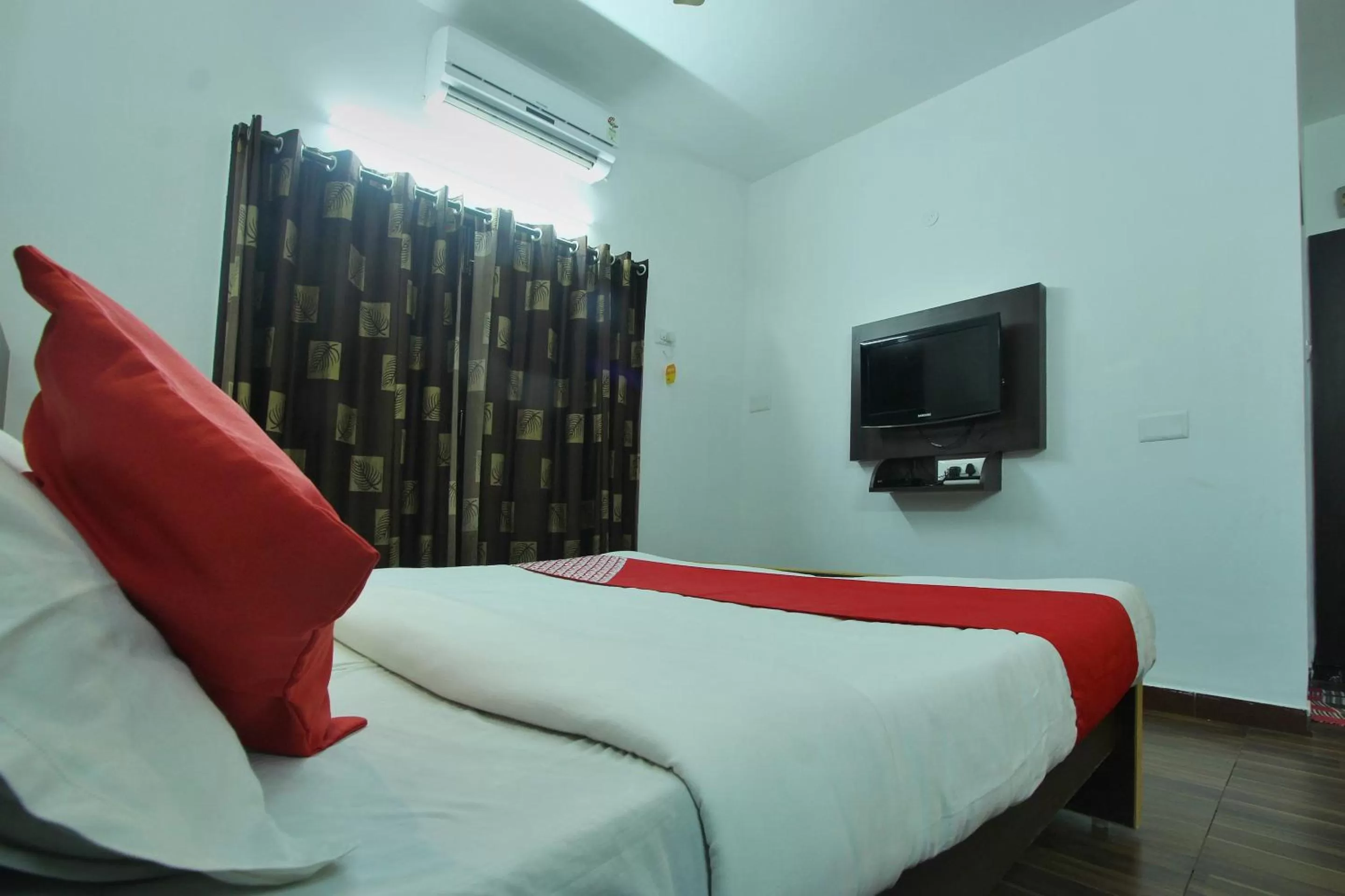 Bed in Lake View Hotel