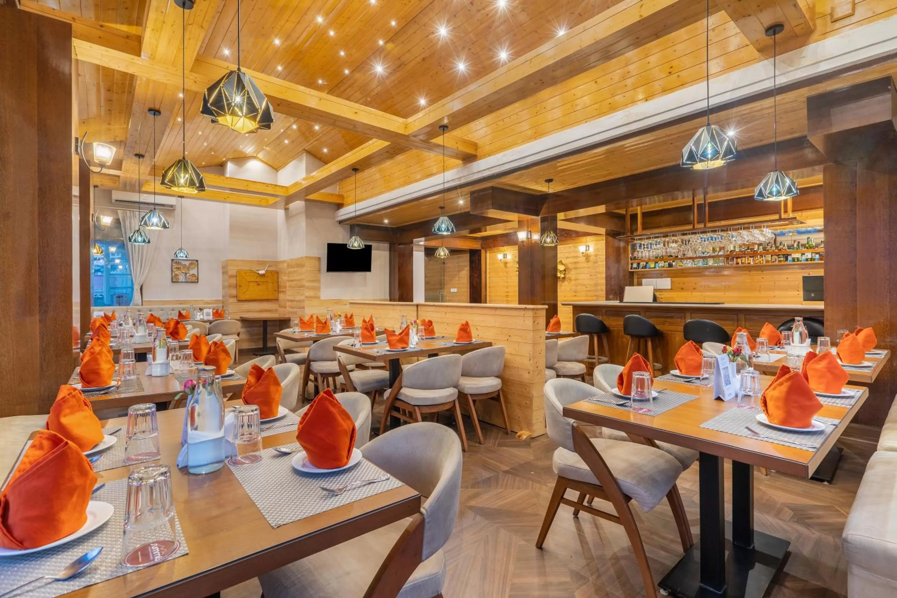 Restaurant/Places to Eat in Summit Alpine Abode Hotel