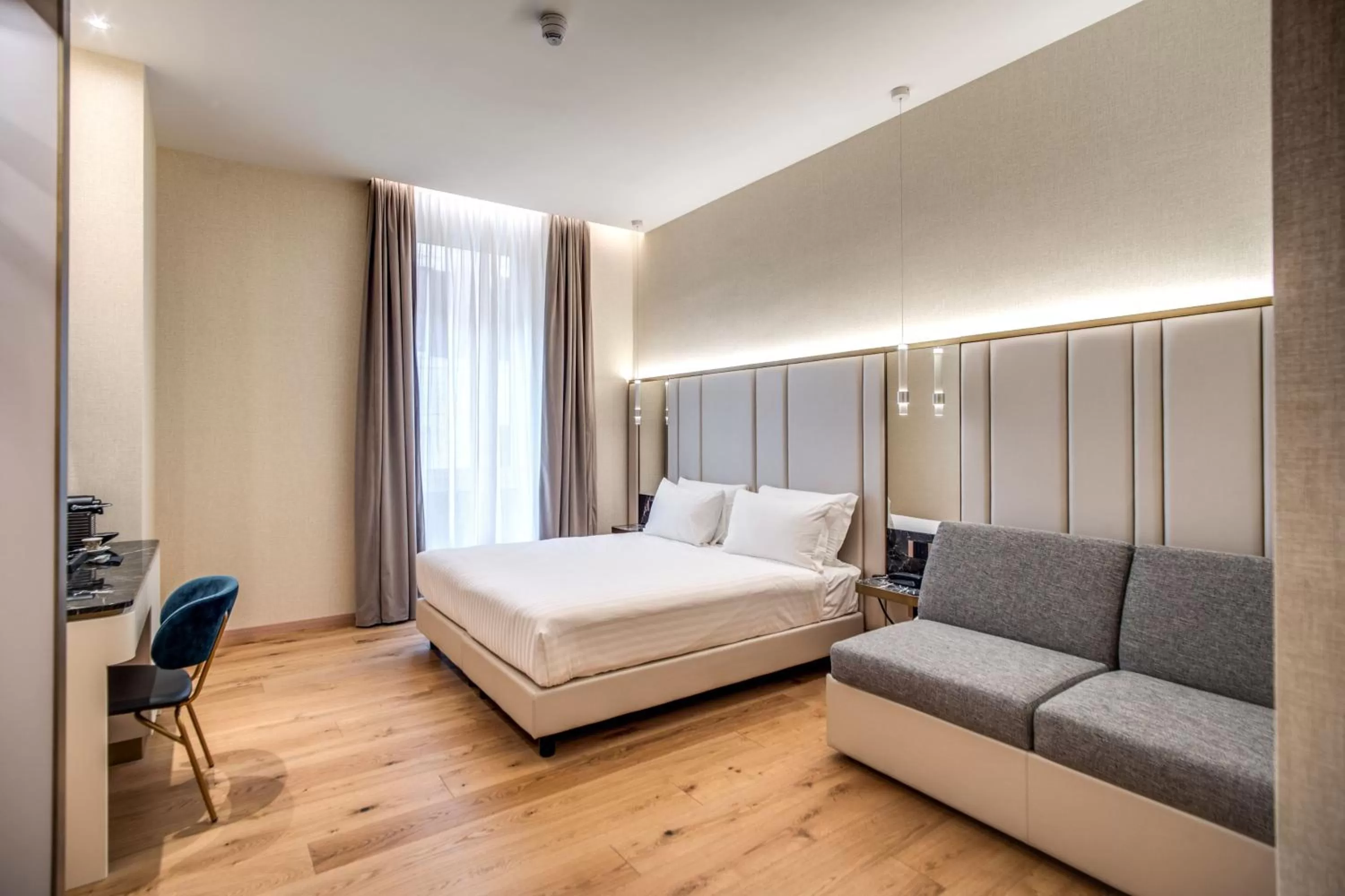 Bedroom, Bed in CC Palace Hotel