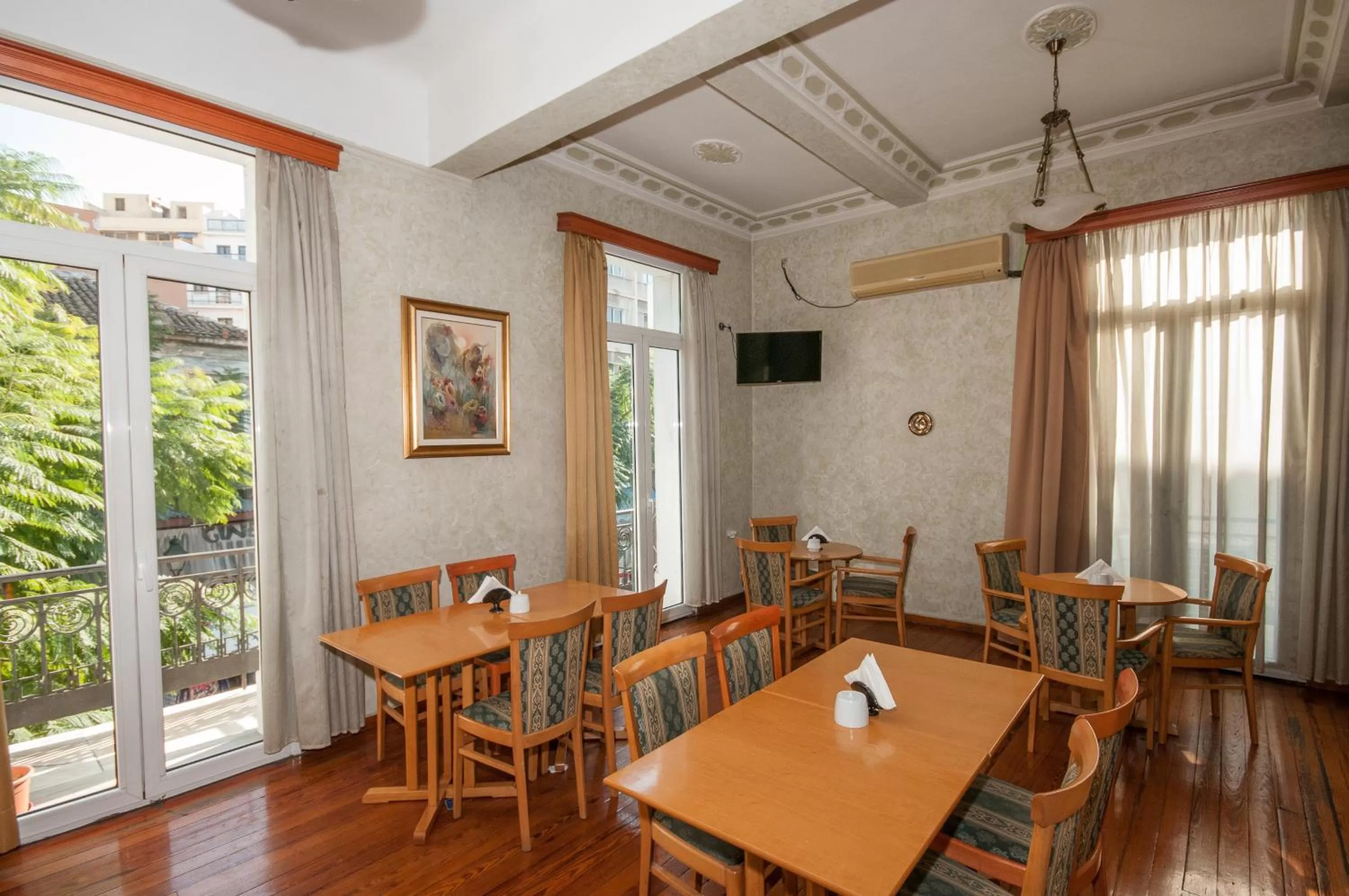 Dining area in Cecil Hotel