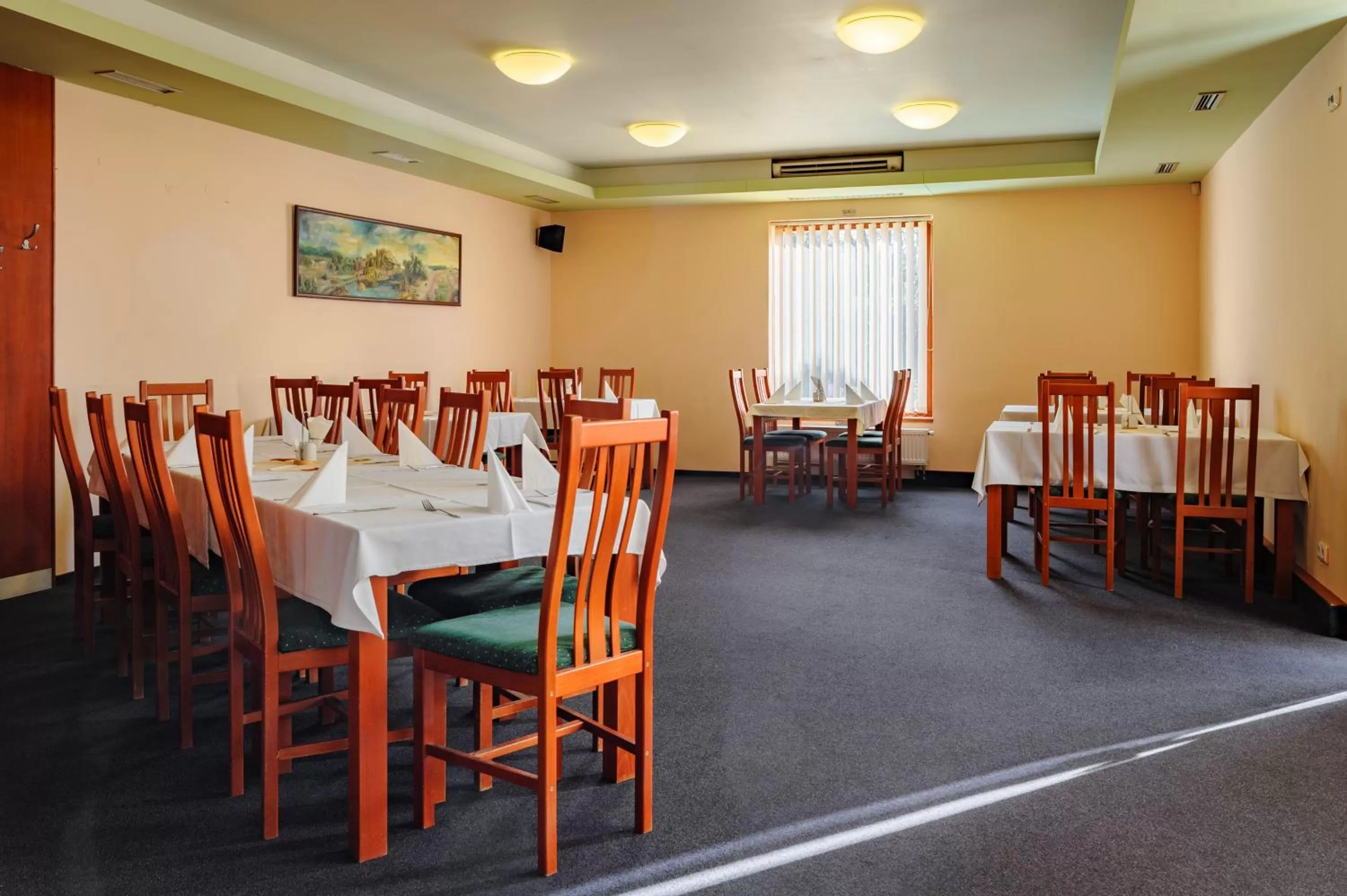 Restaurant/Places to Eat in Hotel Harmonie