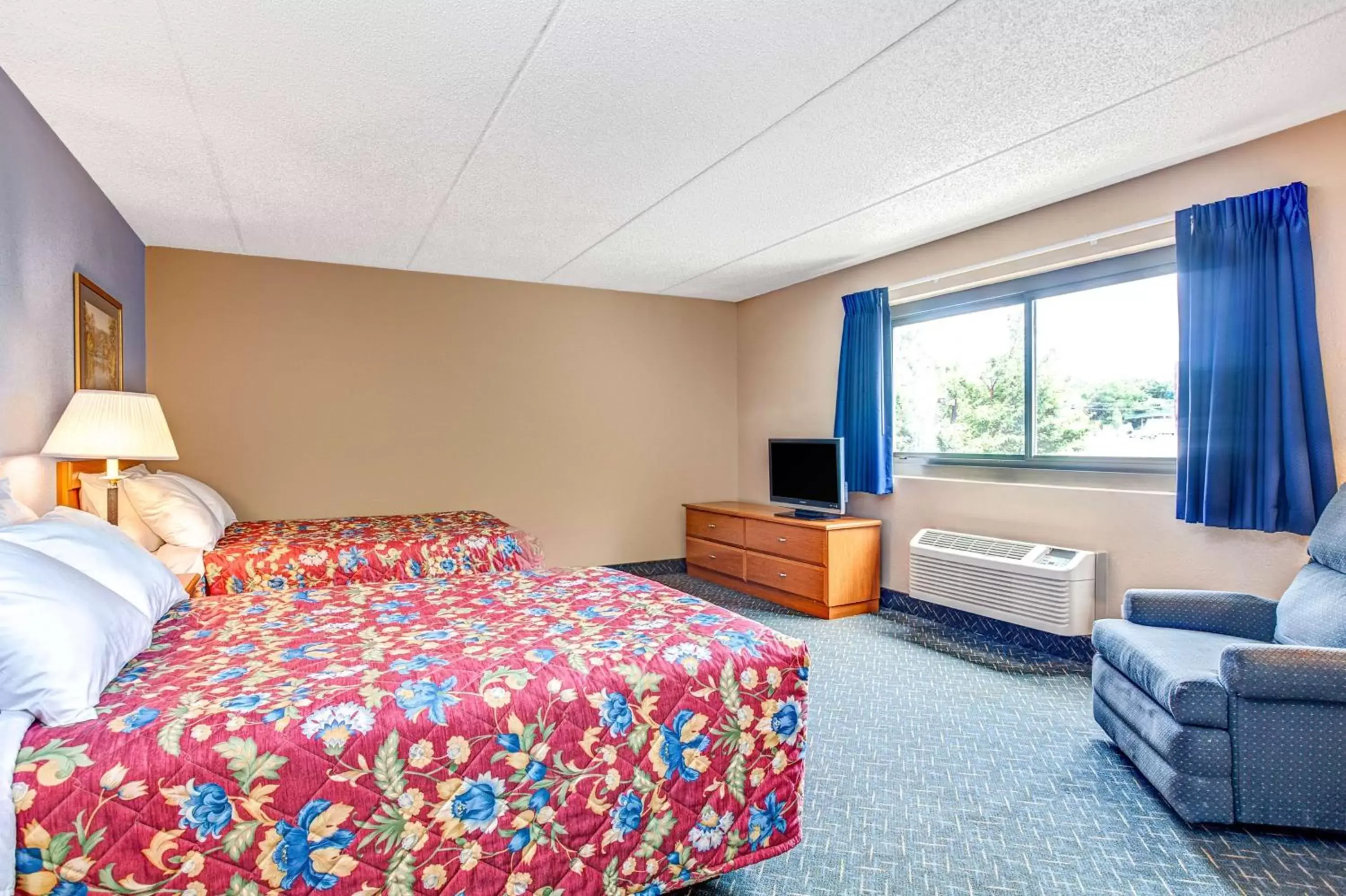 Deluxe Double Room with Two Double Beds - Non-Smoking in Super 8 by Wyndham Mahwah Deluxe Double Room with Two Double Beds - Non-Smoking in Super 8 by Wyndham Mahwah