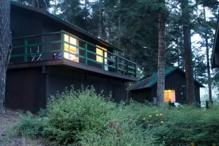 Two-Bedroom Chalet in Crater Lake Gateway-Rocky Point Resort Two-Bedroom Chalet in Crater Lake Gateway-Rocky Point Resort