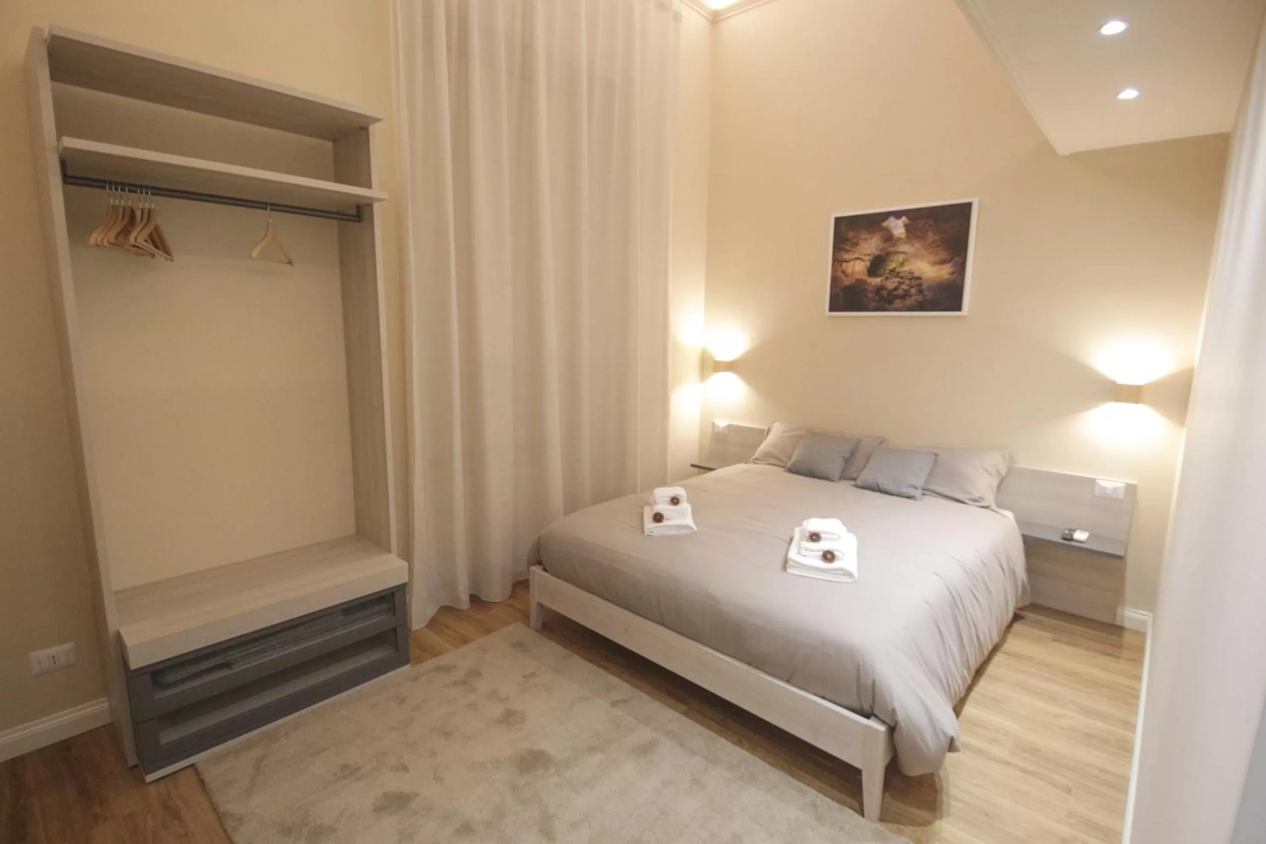 wardrobe, Bed in Etna Vibes Home