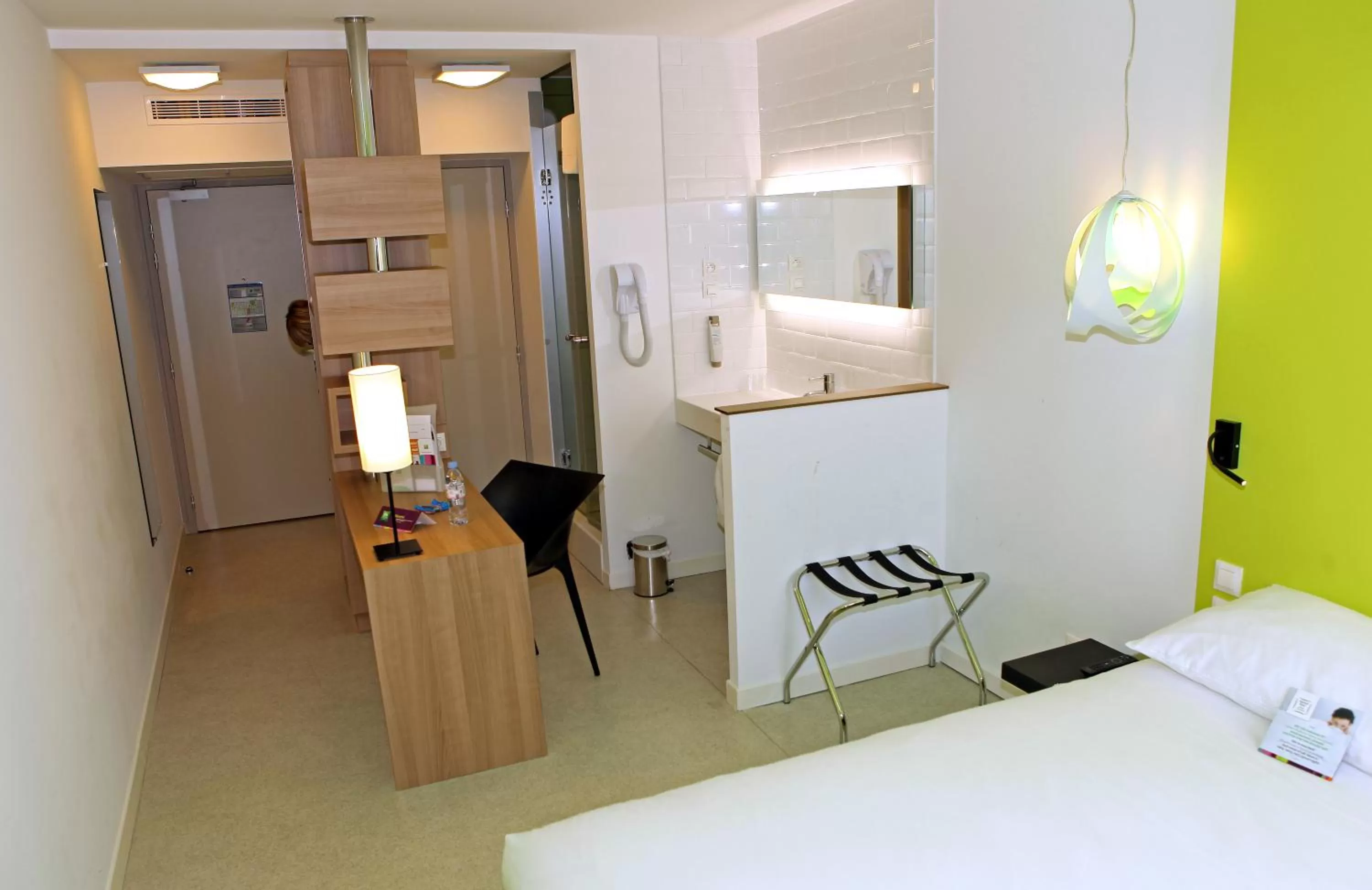 Photo of the whole room, Bed in ibis Styles Nimes Gare Centre
