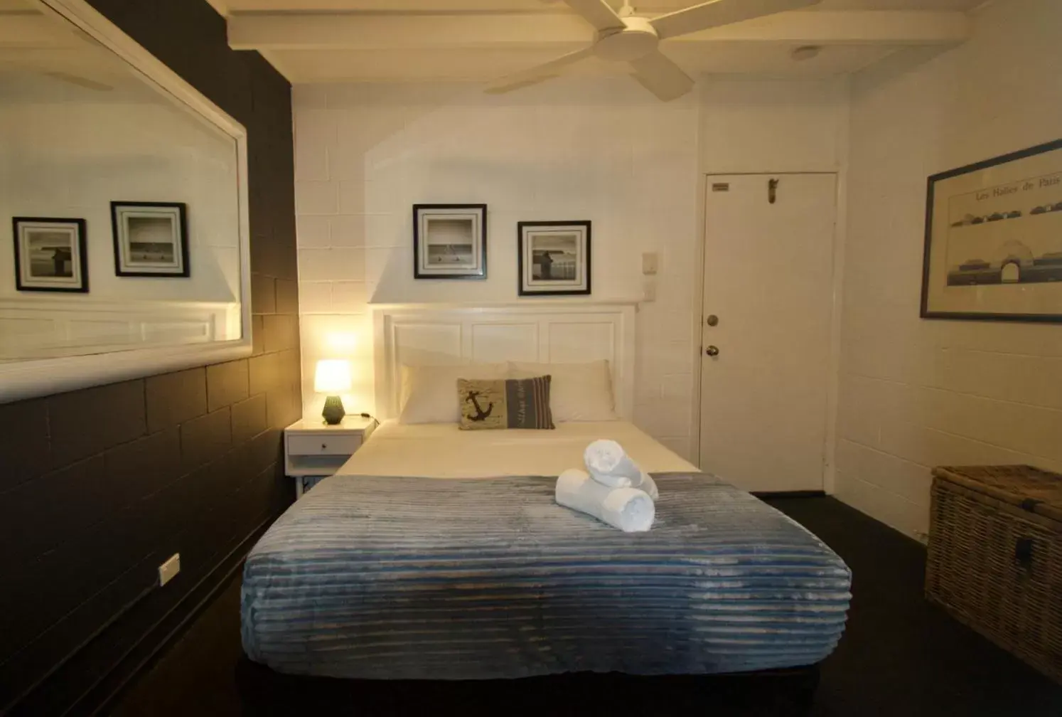 Deluxe Studio with Shared Bathroom - Men Only in Hideaway Noosa Men Only Beach Resort Deluxe Studio with Shared Bathroom - Men Only in Hideaway Noosa Men Only Beach Resort