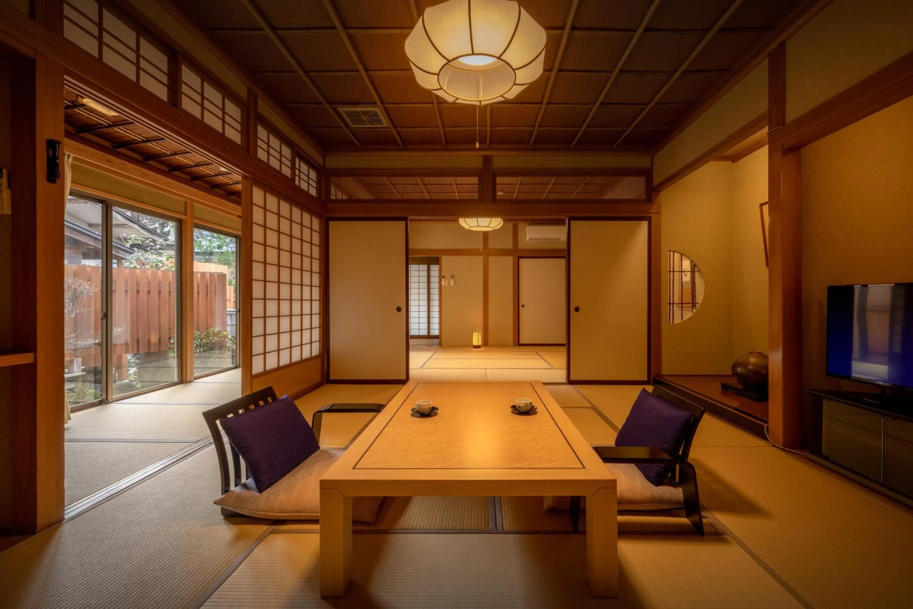 Photo of the whole room in Hohoemino Kuyufu Tsuruya