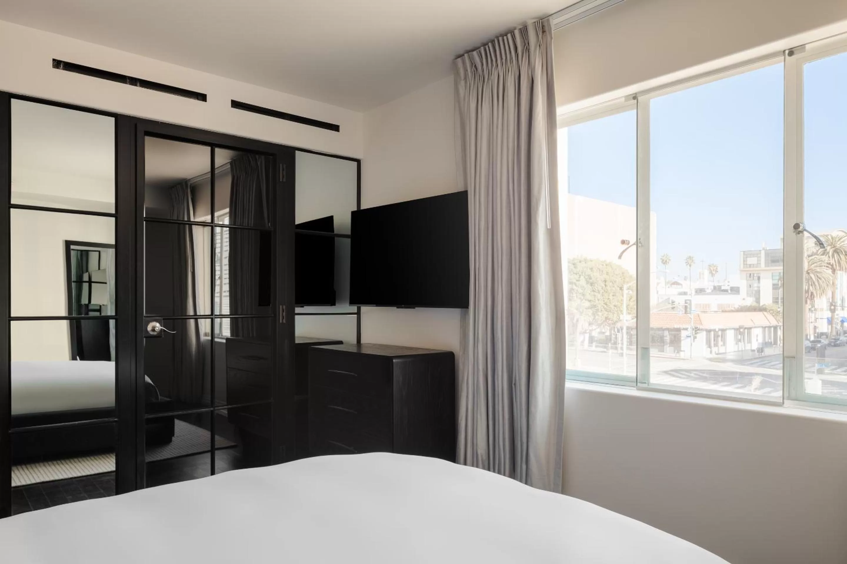 Queen Room in Sonder The Beacon