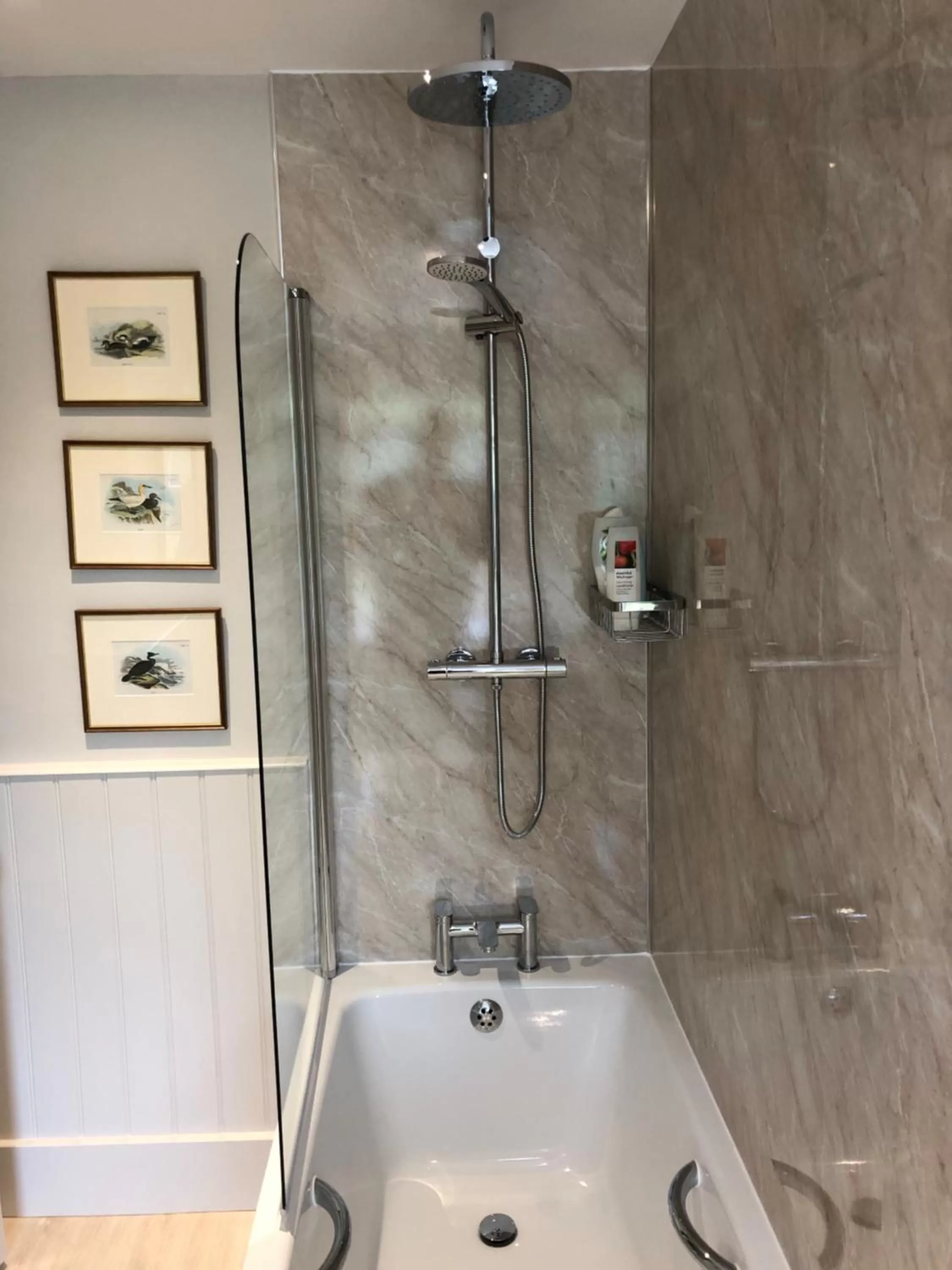 Bathroom in Avalon House Bed and Breakfast